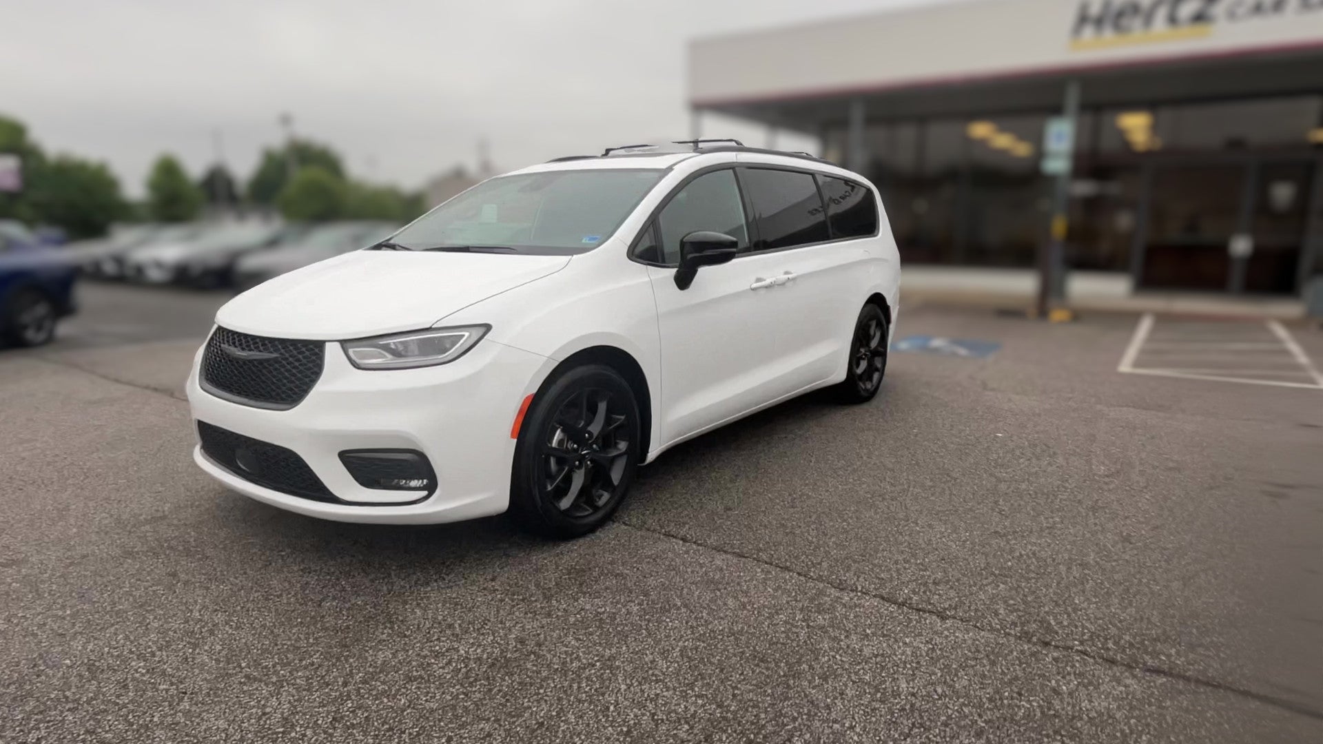2025 Chrysler Pacifica vehicle photo