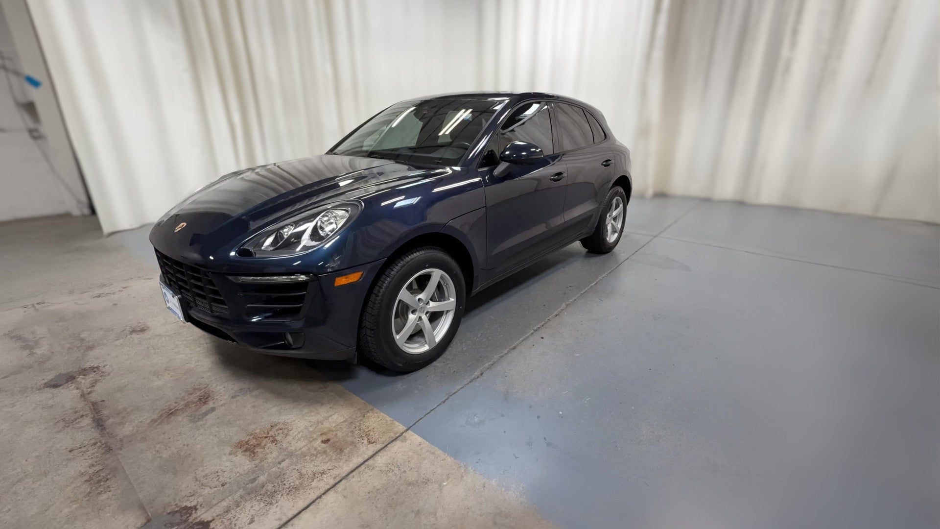 2018 Porsche Macan vehicle photo