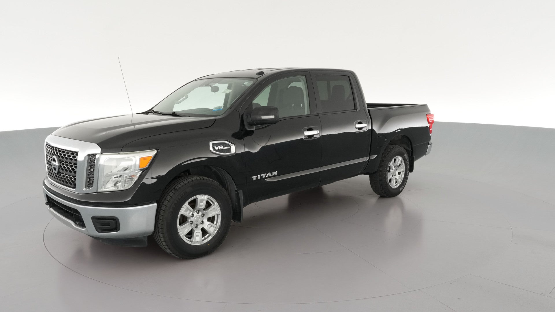 2017 Nissan Titan Crew Cab vehicle photo