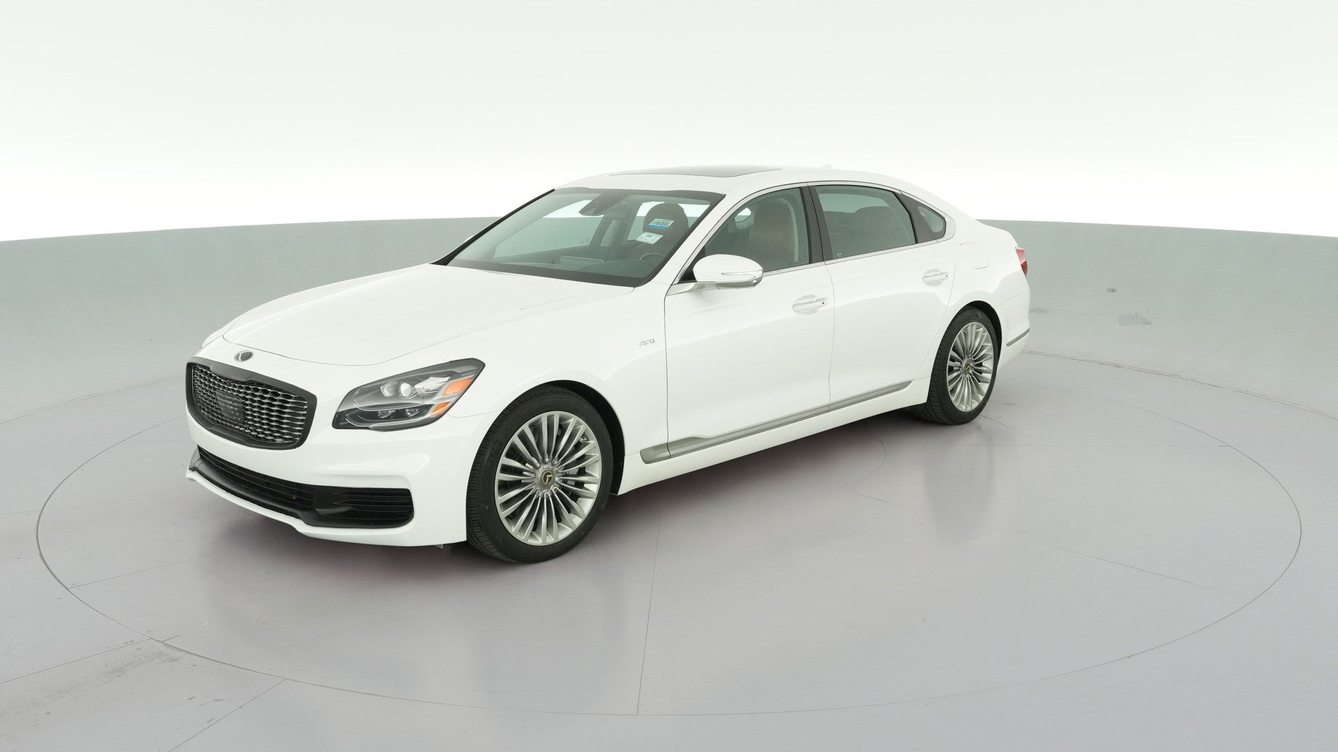 2019 Kia K900 vehicle photo