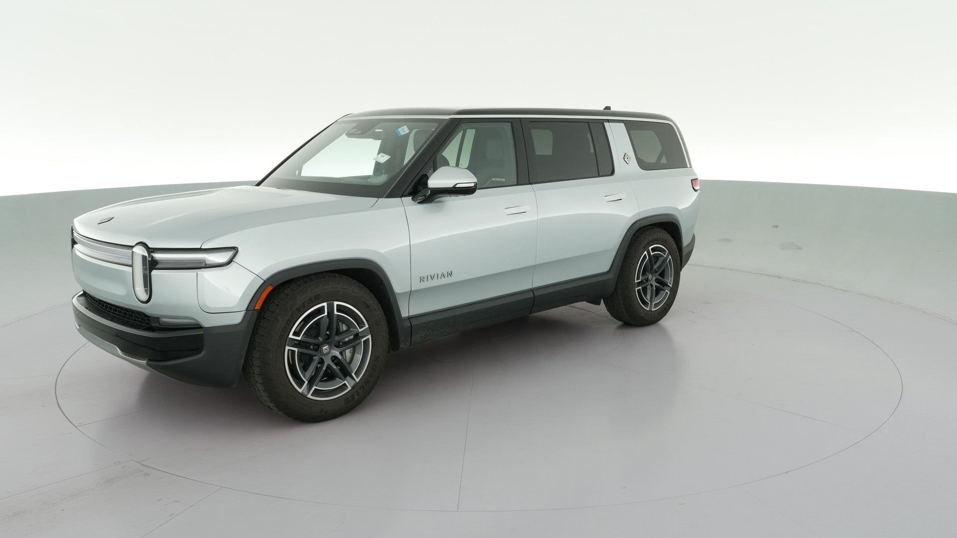 2025 Rivian R1S vehicle photo
