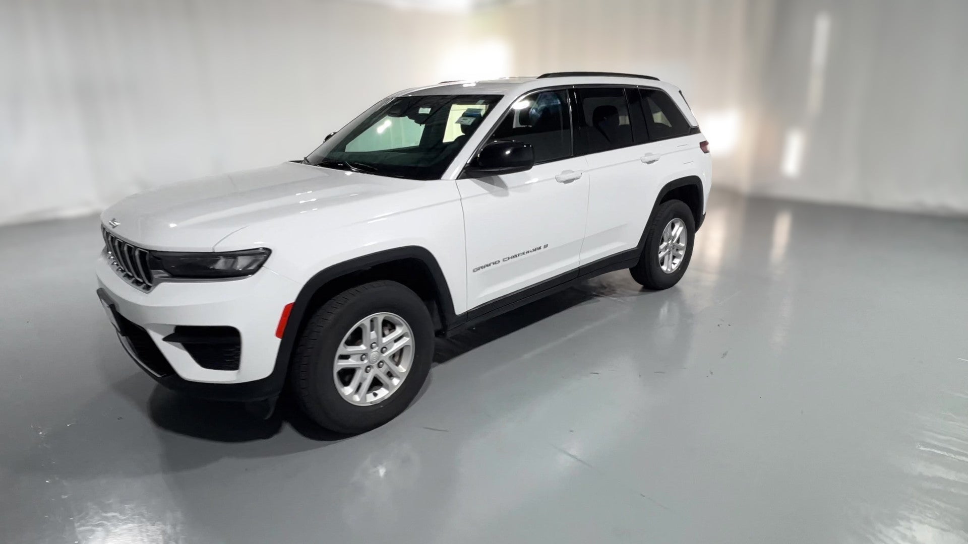 2024 Jeep Grand Cherokee vehicle photo