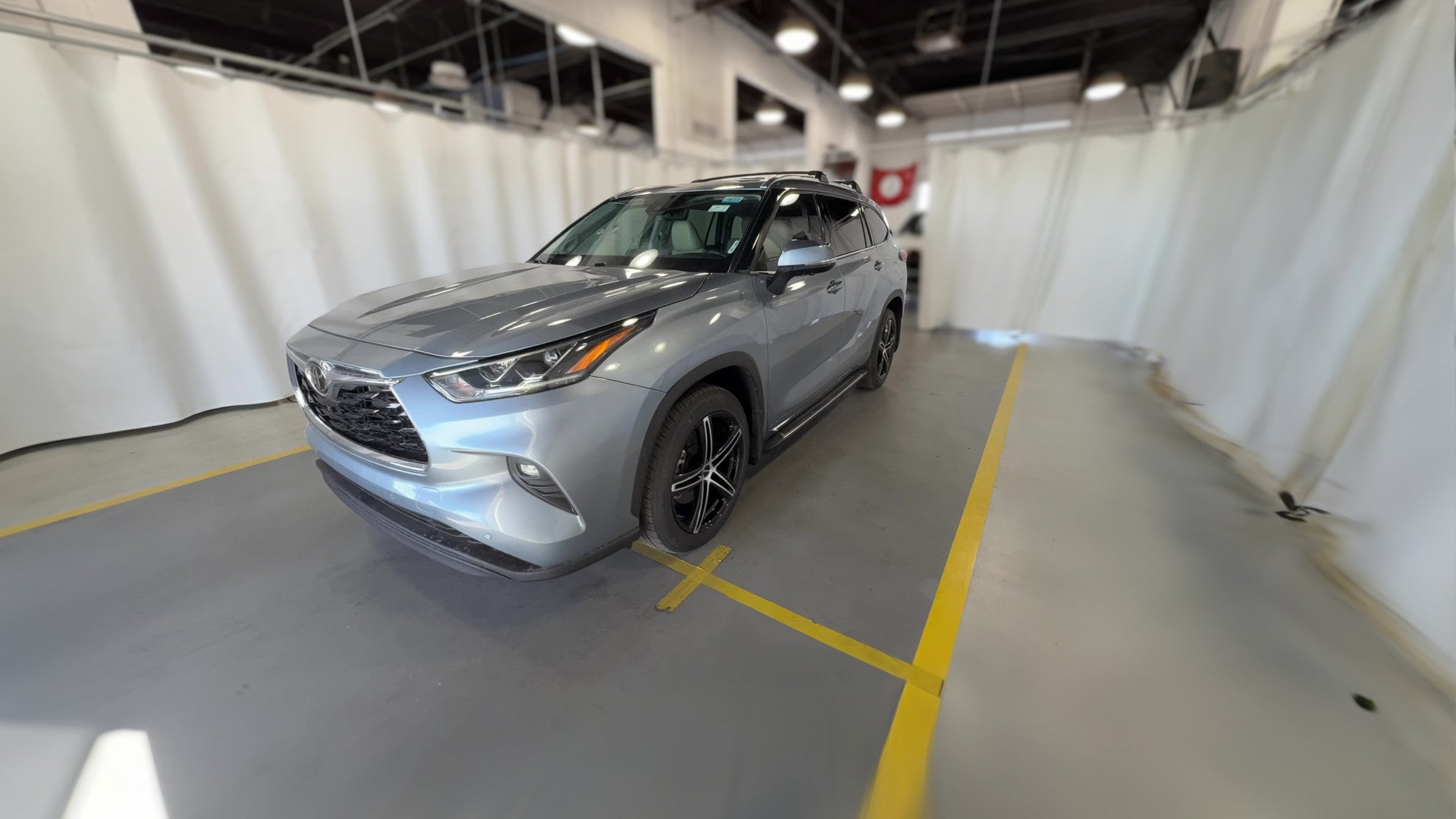2024 Toyota Highlander vehicle photo