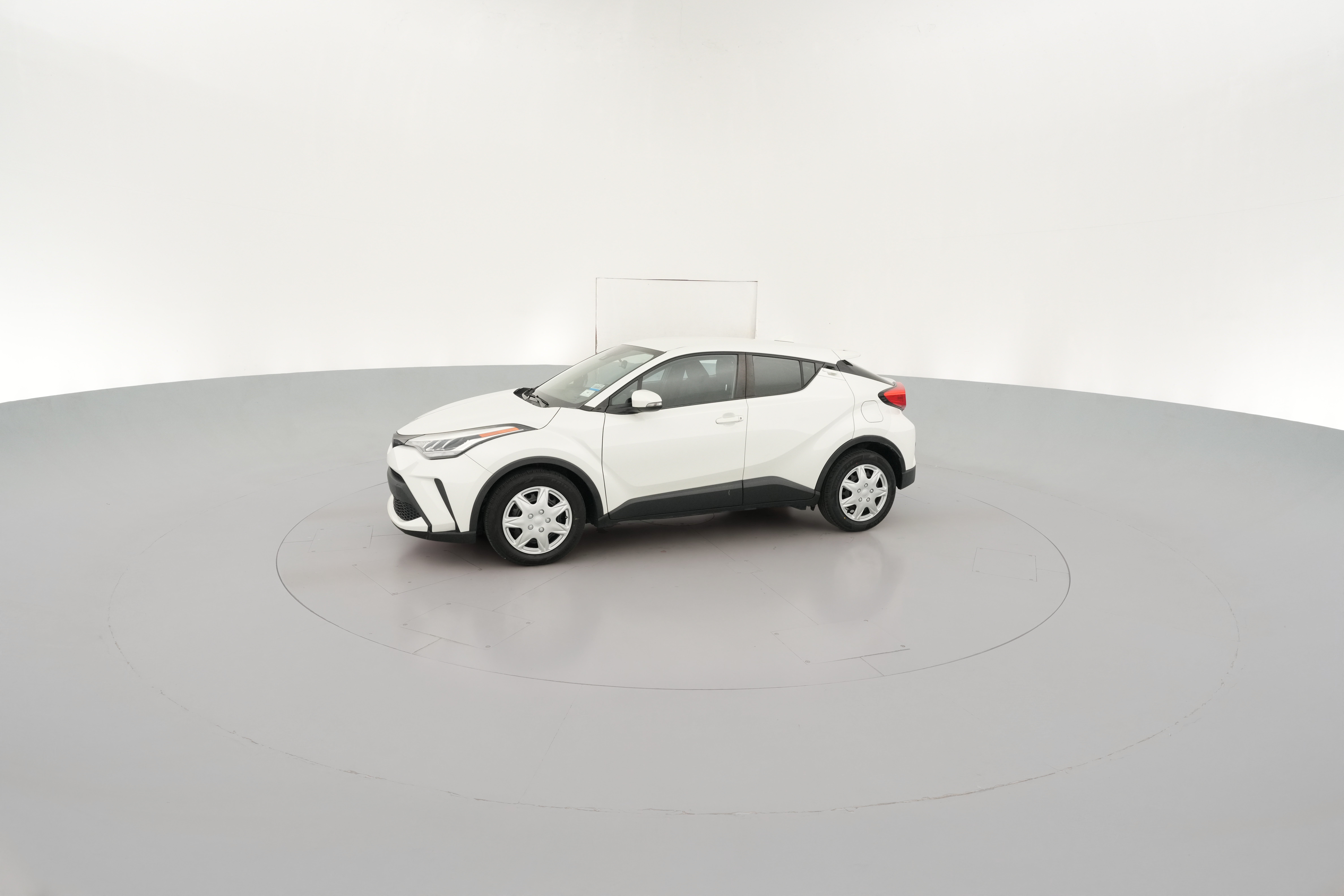 2021 Toyota C-HR LE - Photo 23
