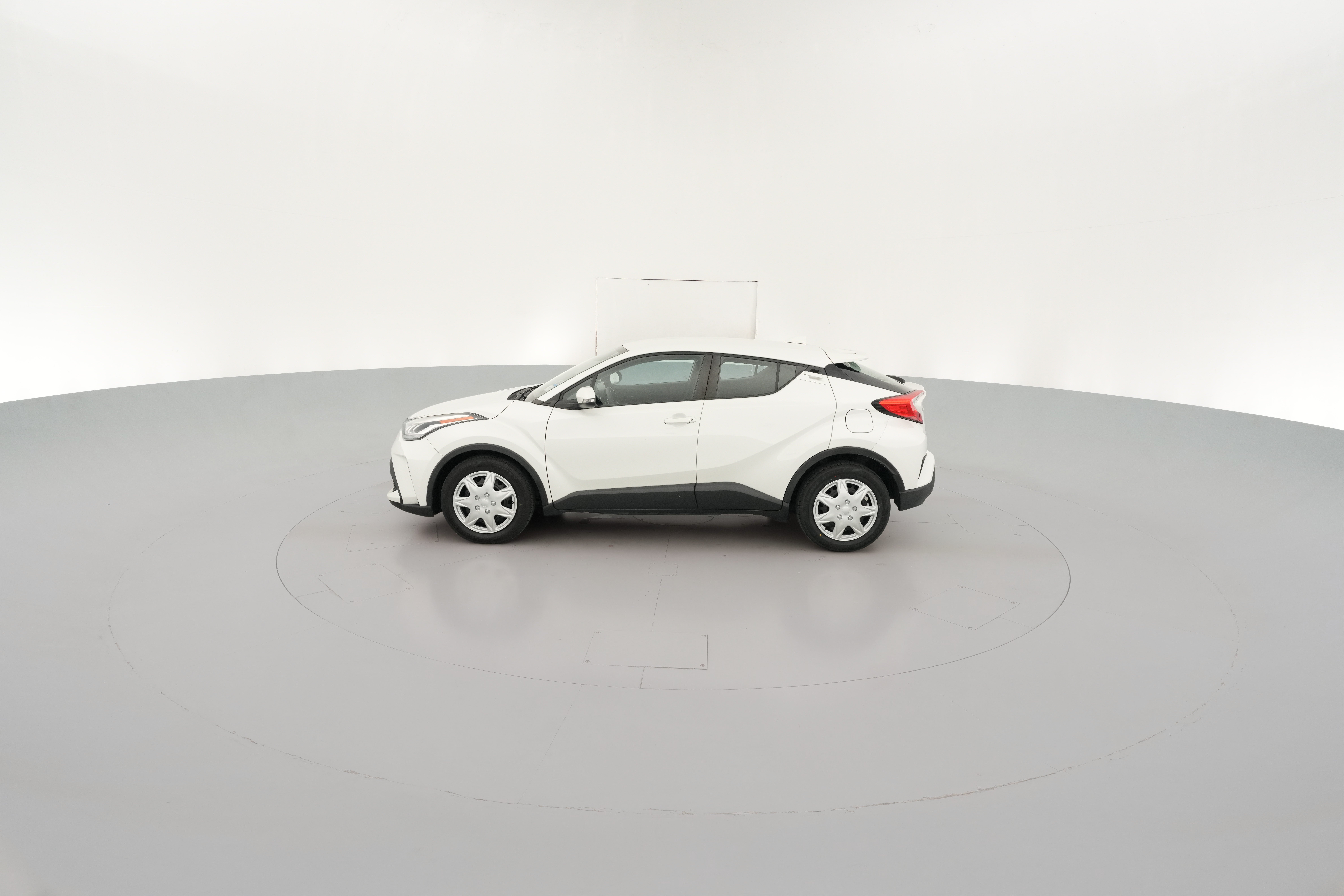 2021 Toyota C-HR LE - Photo 24
