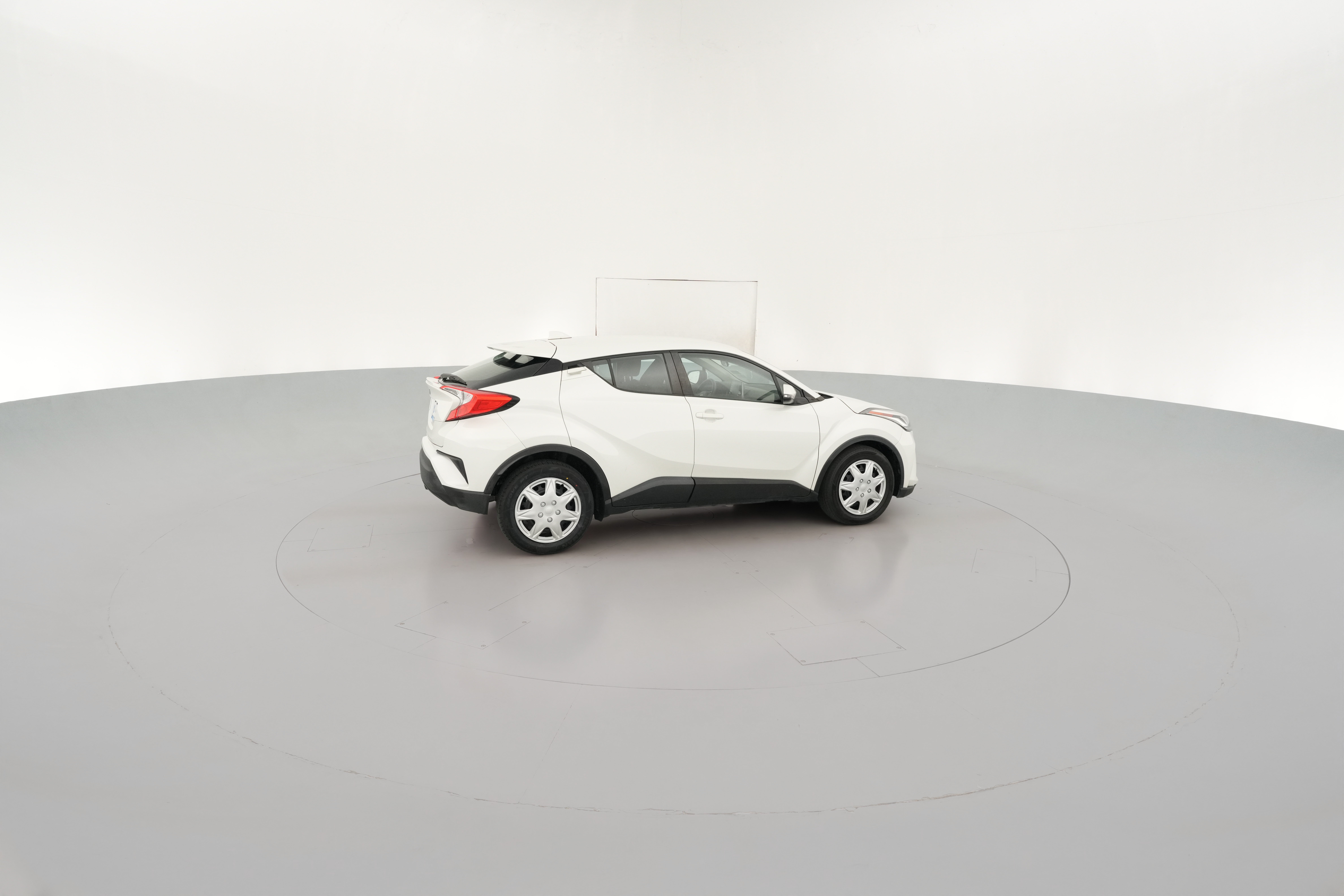 2021 Toyota C-HR LE - Photo 31
