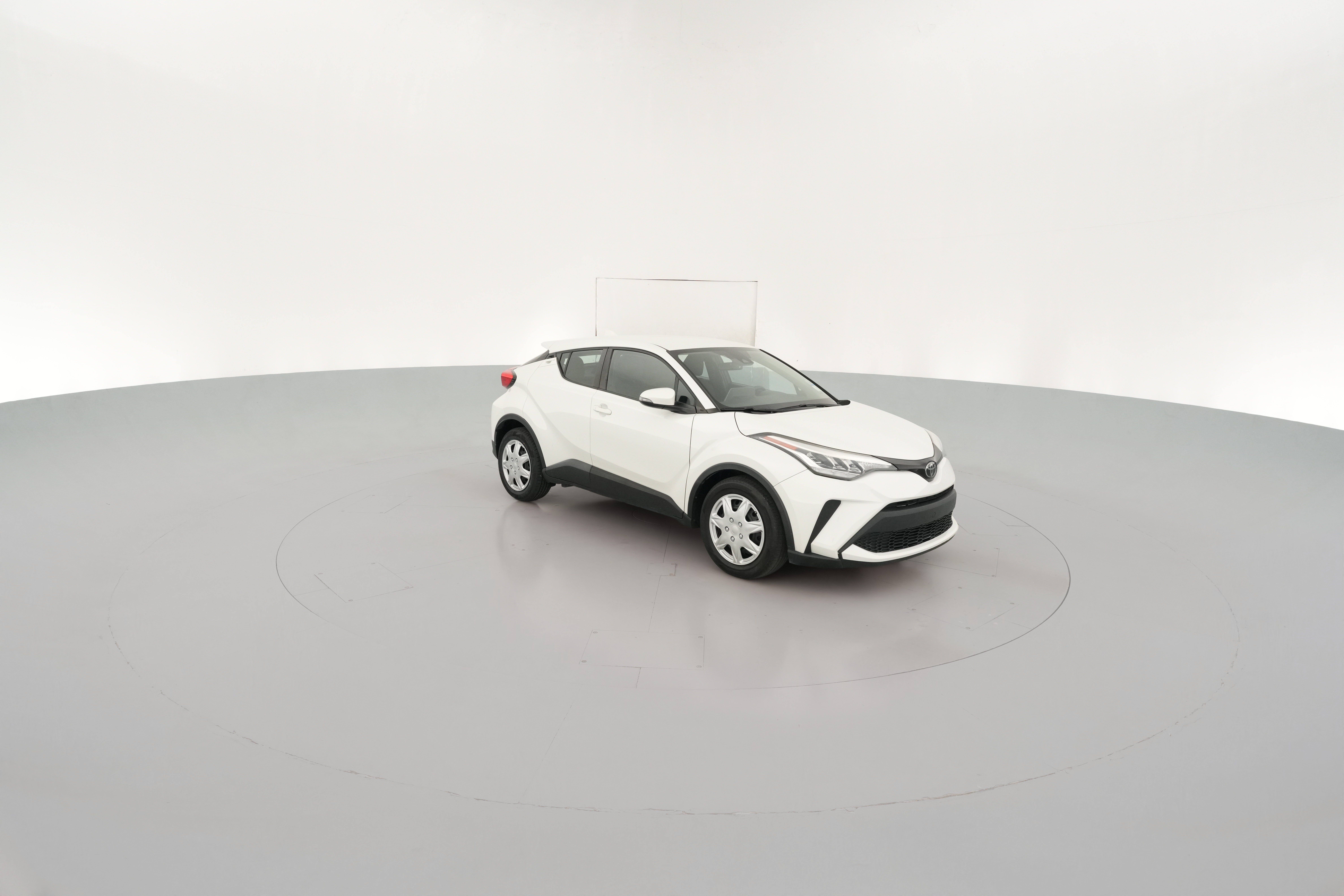2021 Toyota C-HR LE - Photo 34