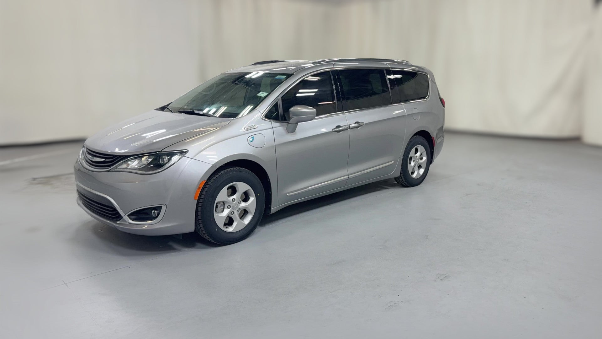 2018 Chrysler Pacifica Hybrid vehicle photo