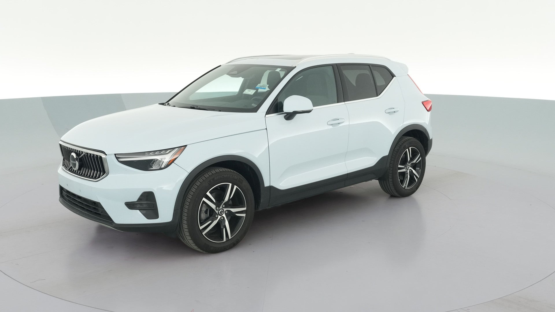 2024 Volvo XC40 vehicle photo