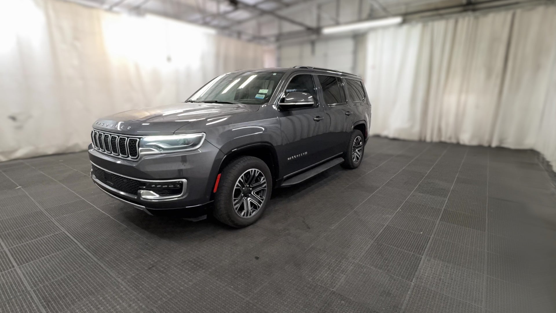2022 Jeep Wagoneer vehicle photo