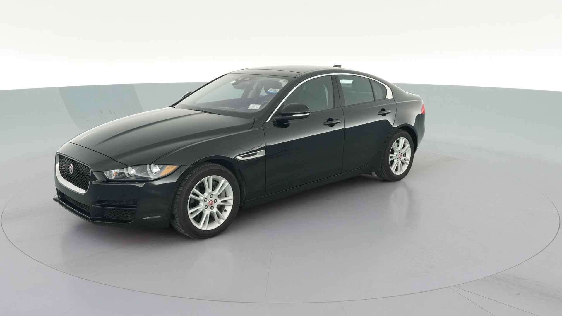 2018 Jaguar XE vehicle photo