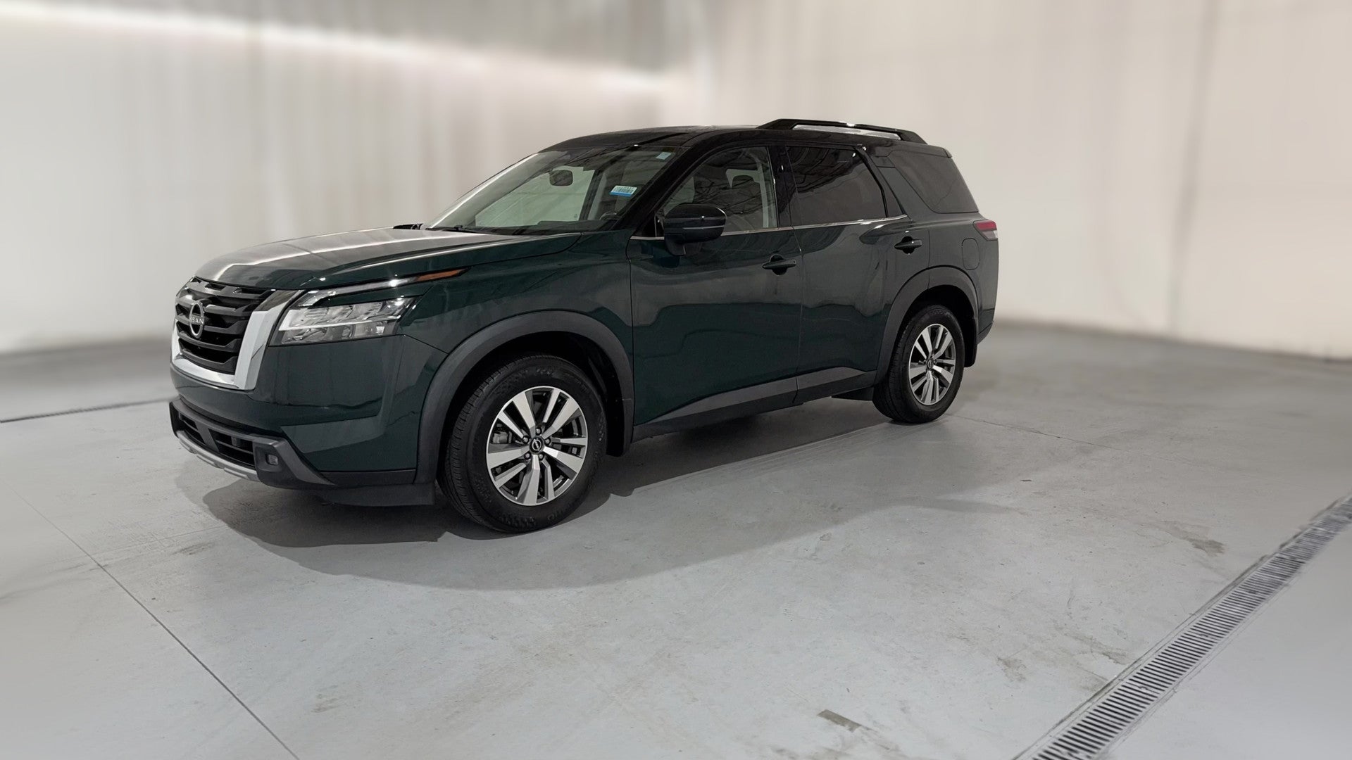 2022 Nissan Pathfinder vehicle photo