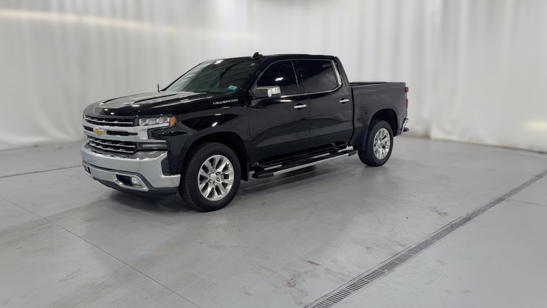 2020 Chevrolet Silverado 1500 Crew Cab vehicle photo