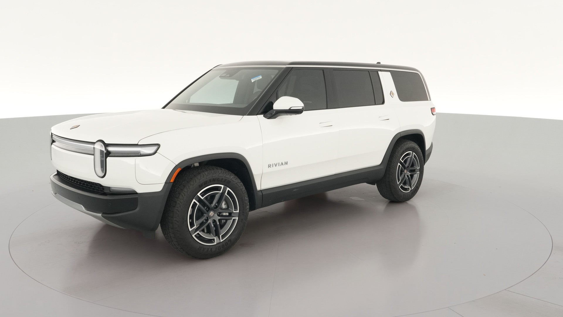 2025 Rivian R1S vehicle photo