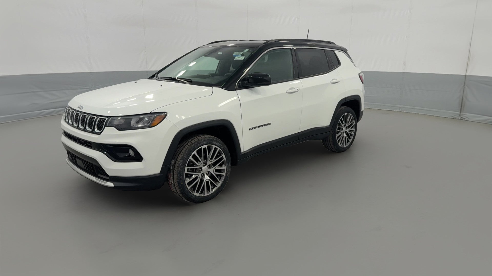 2023 Jeep Compass vehicle photo
