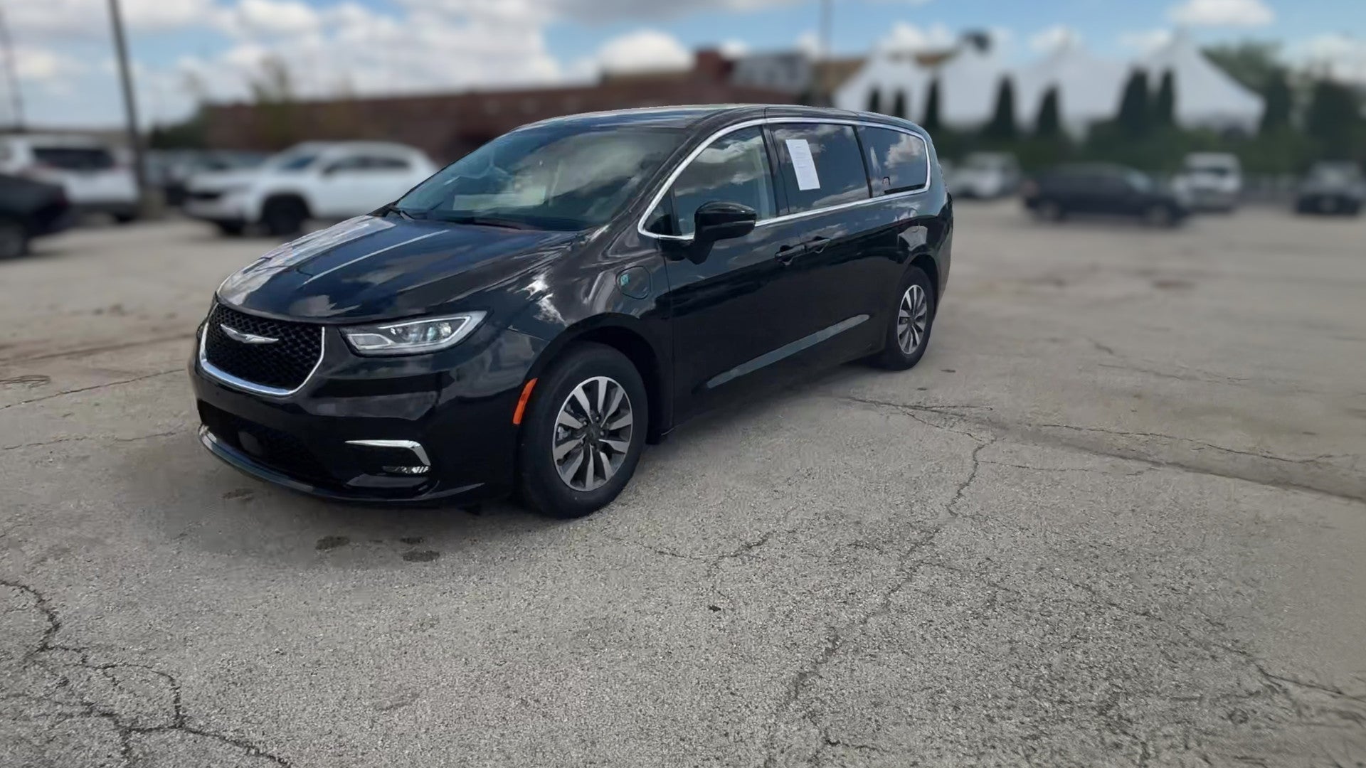 2023 Chrysler Pacifica Hybrid vehicle photo