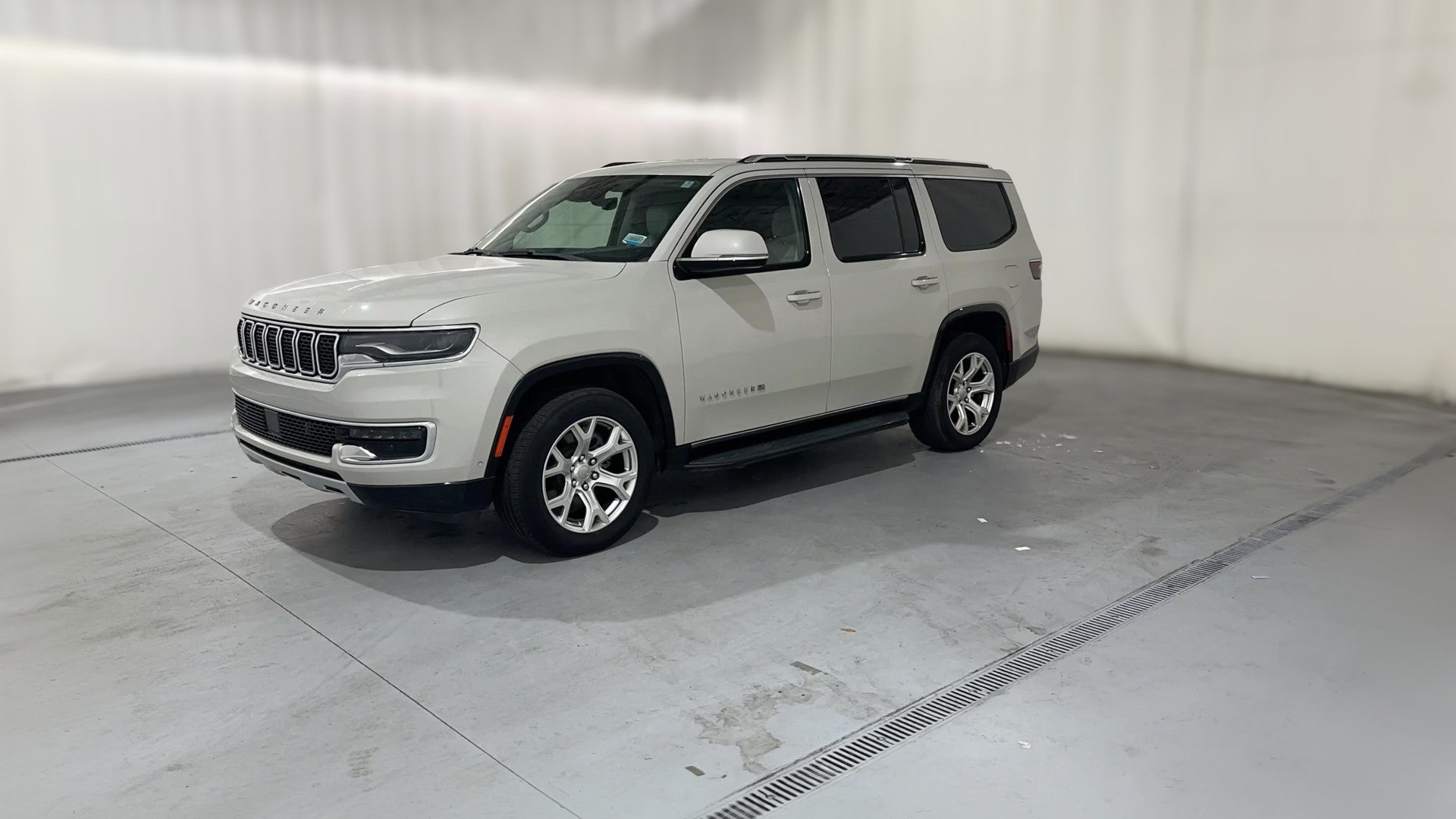 2022 Jeep Wagoneer vehicle photo