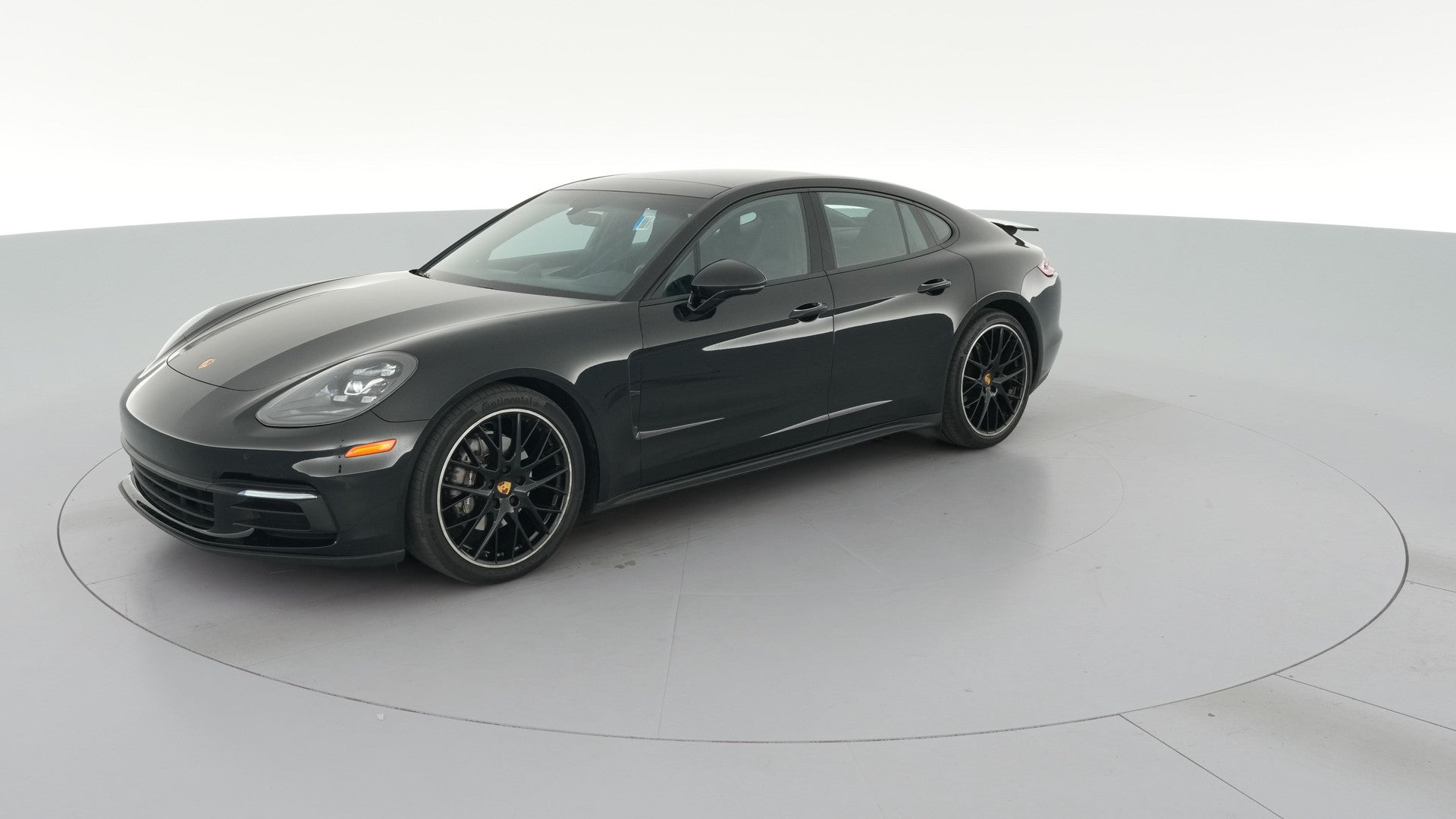 2018 Porsche Panamera vehicle photo