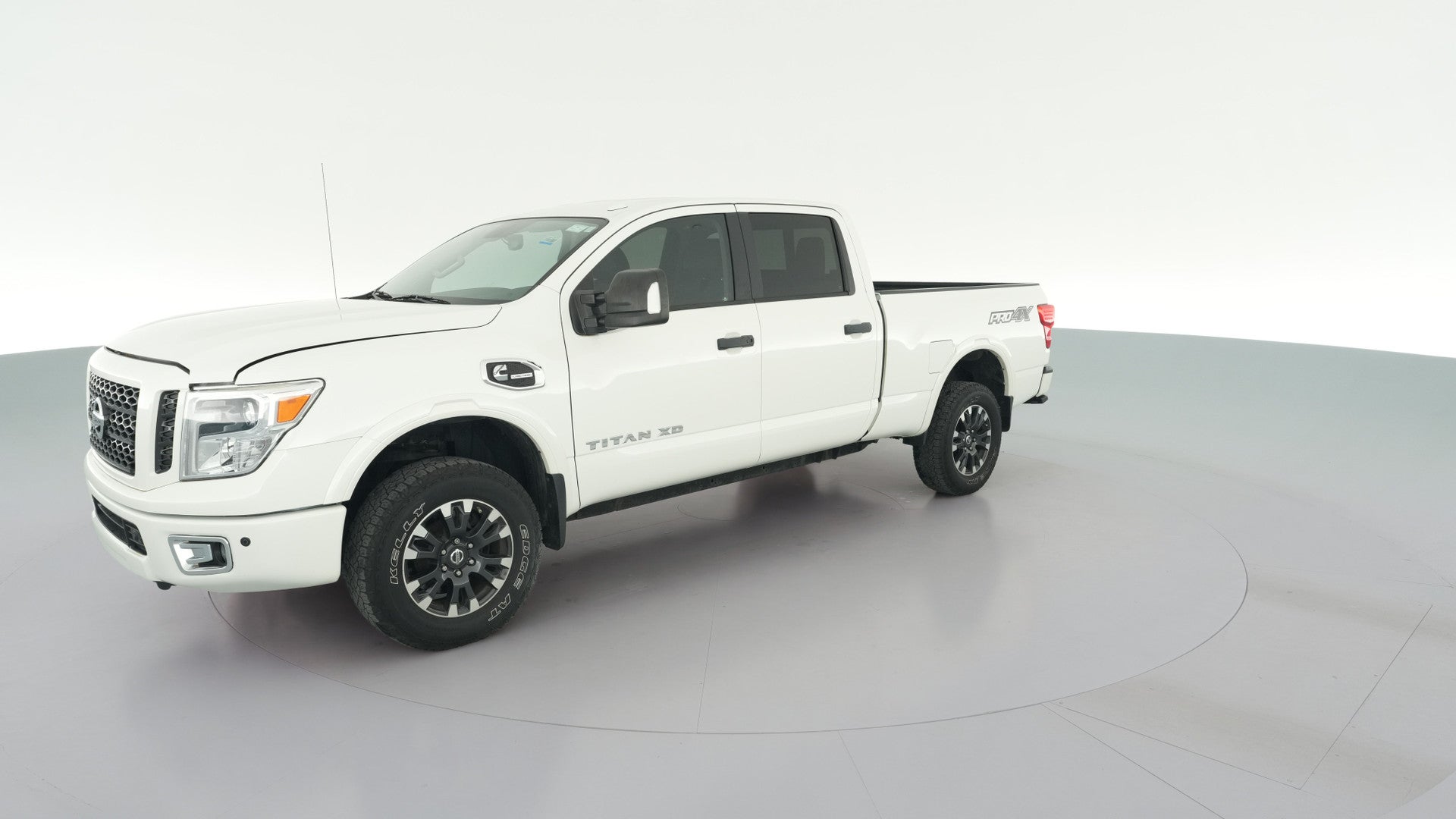2019 Nissan TITAN XD Crew Cab vehicle photo