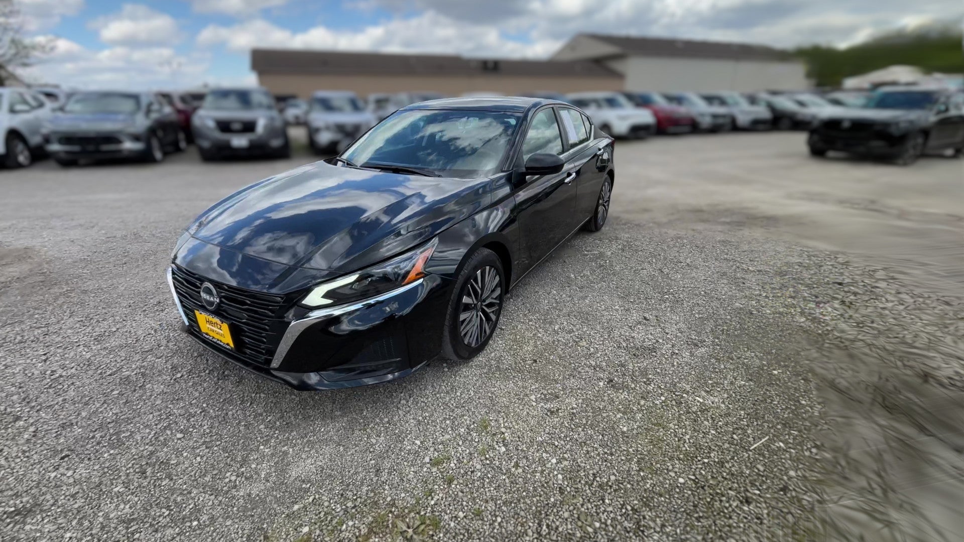 2025 Nissan Altima vehicle photo