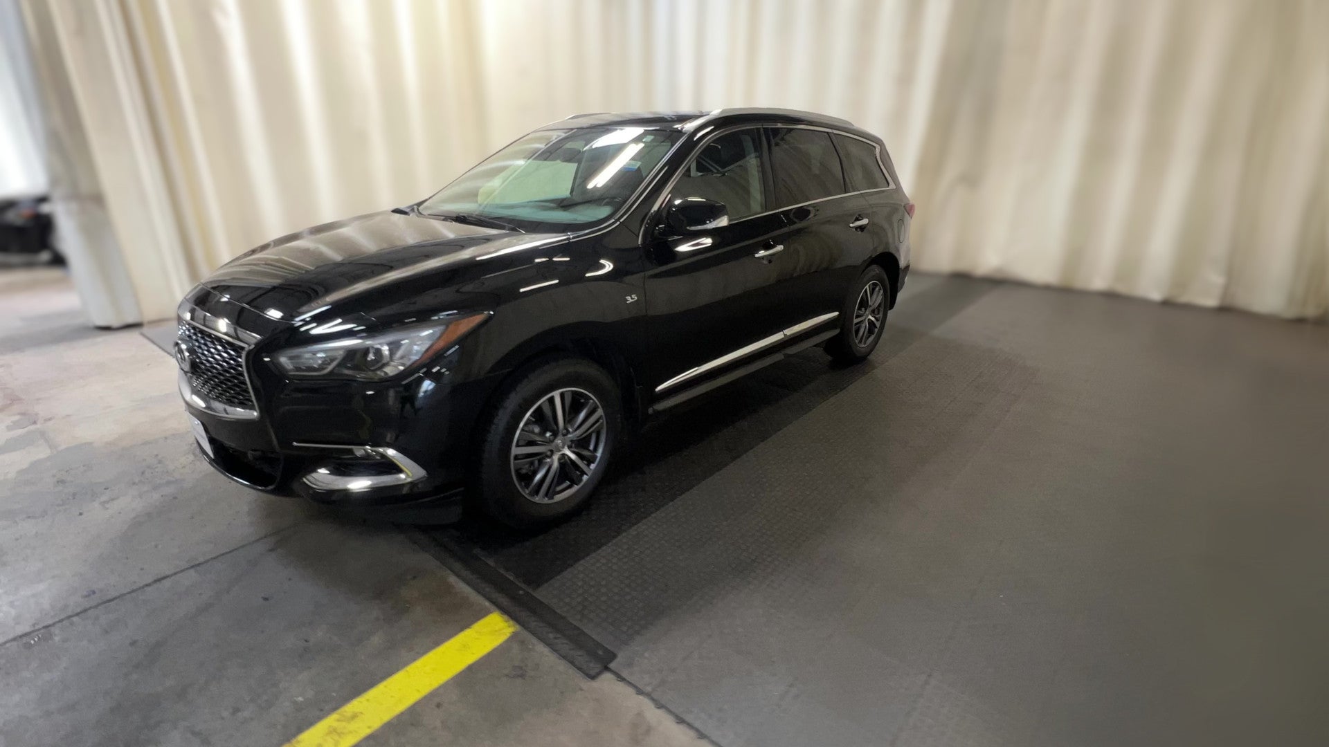 2019 INFINITI QX60 vehicle photo