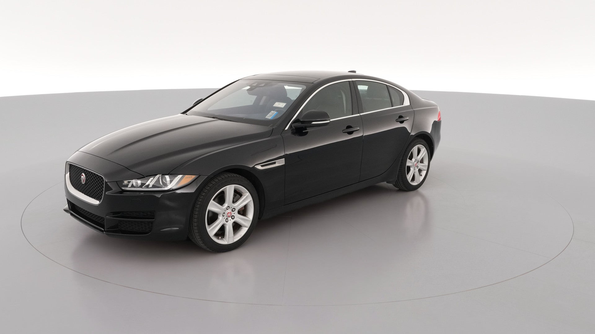 2018 Jaguar XE vehicle photo