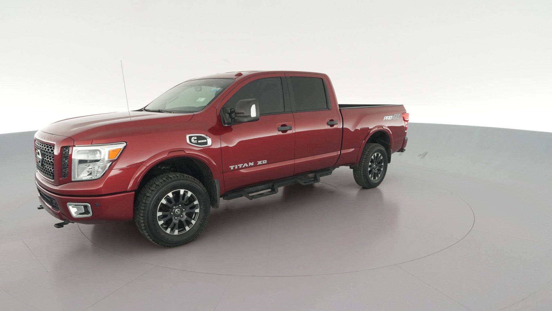 2018 Nissan TITAN XD Crew Cab vehicle photo