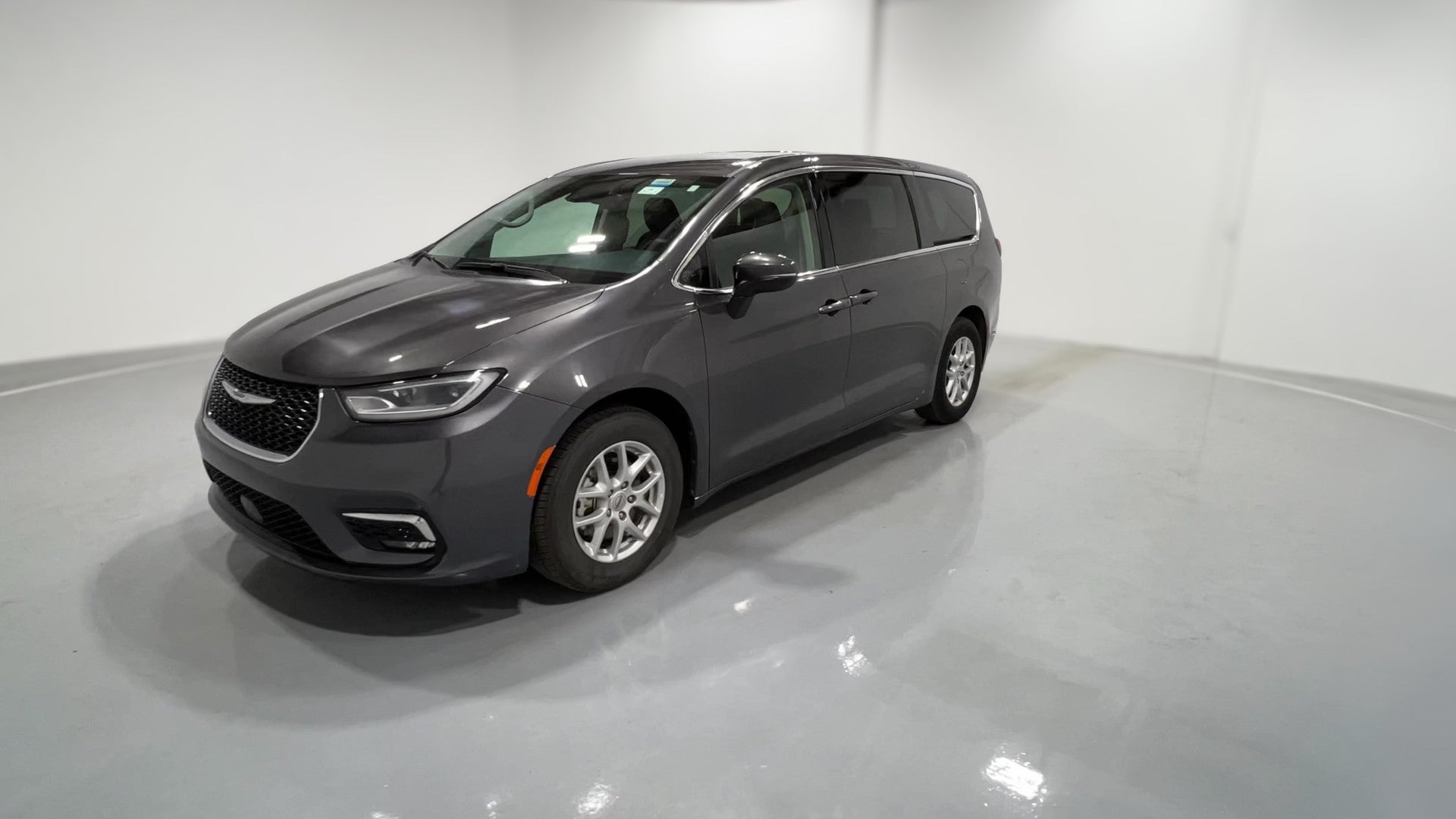 2023 Chrysler Pacifica vehicle photo