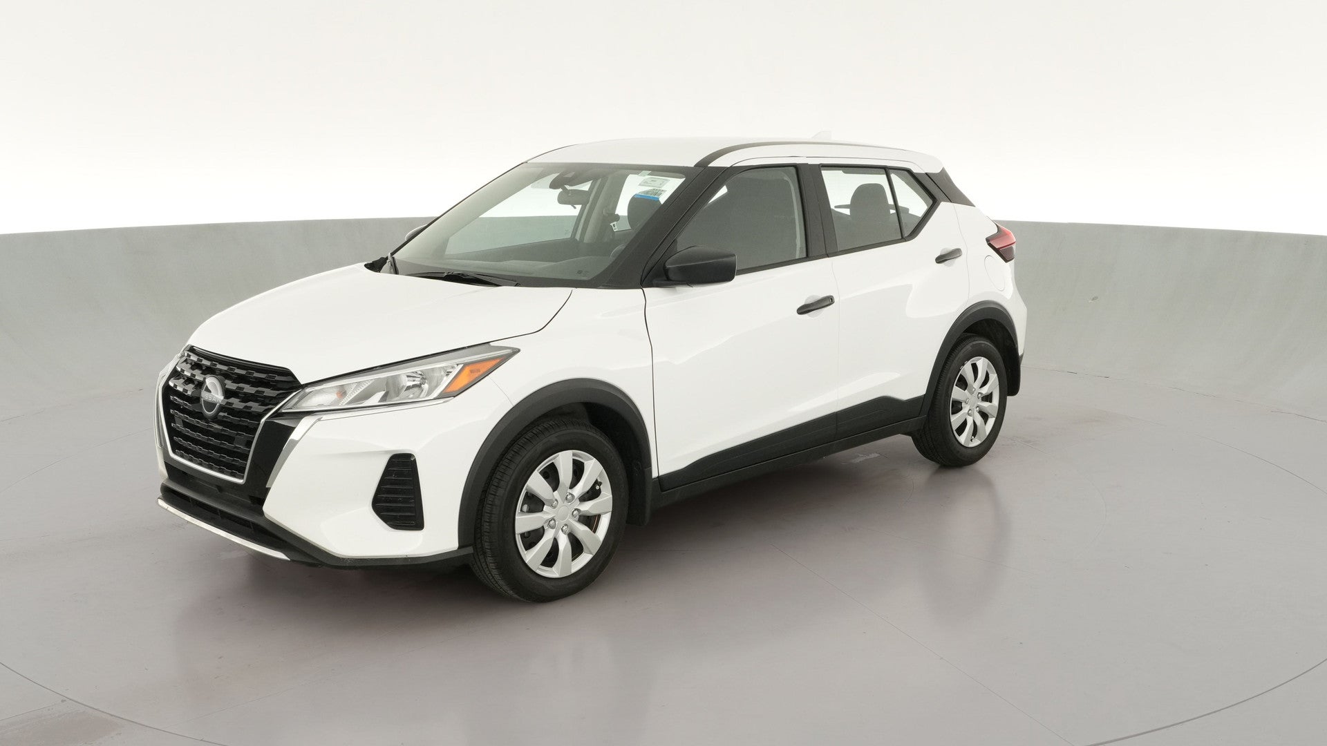 2025 Nissan Kicks Play vehicle photo
