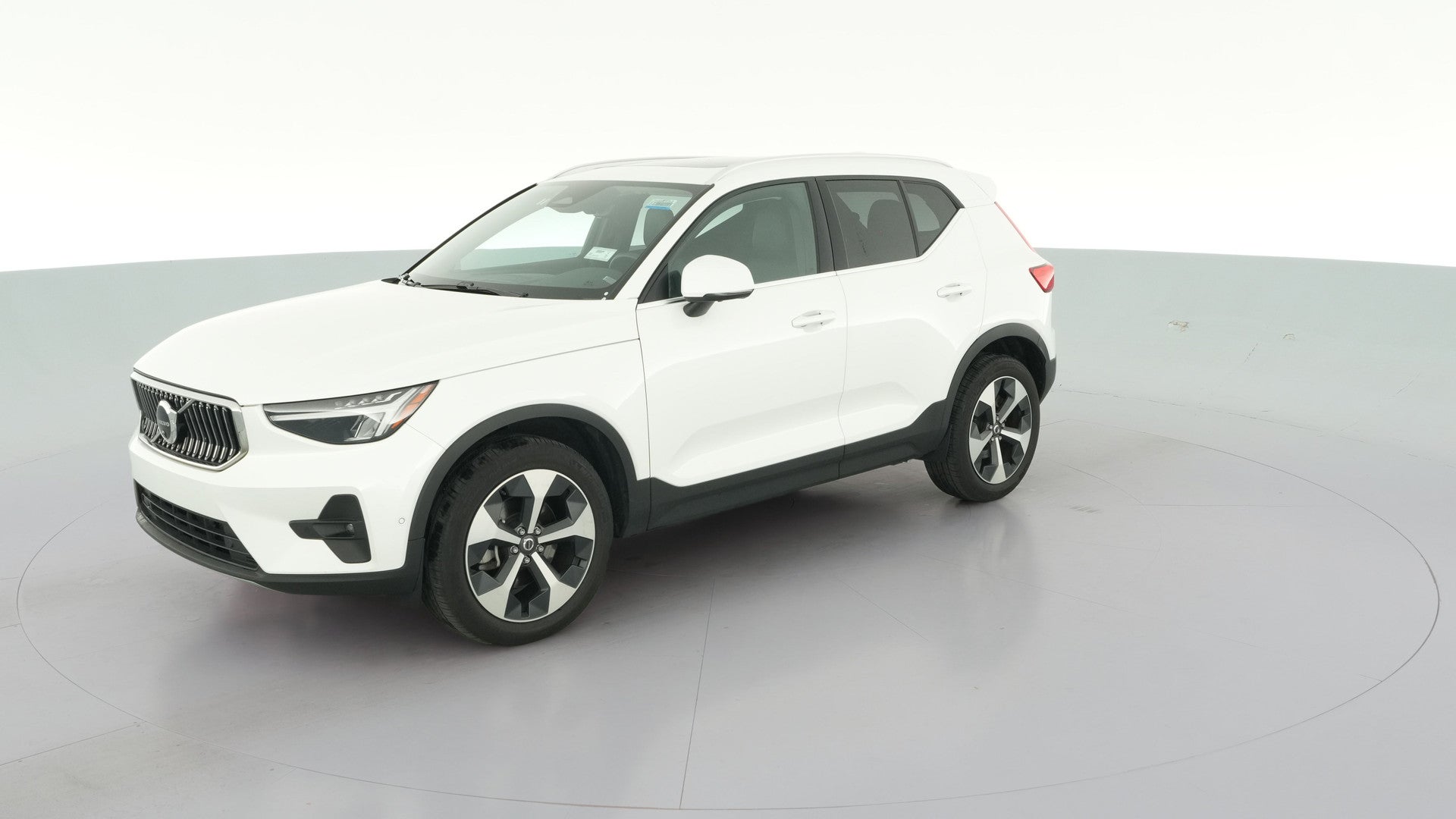 2025 Volvo XC40 vehicle photo