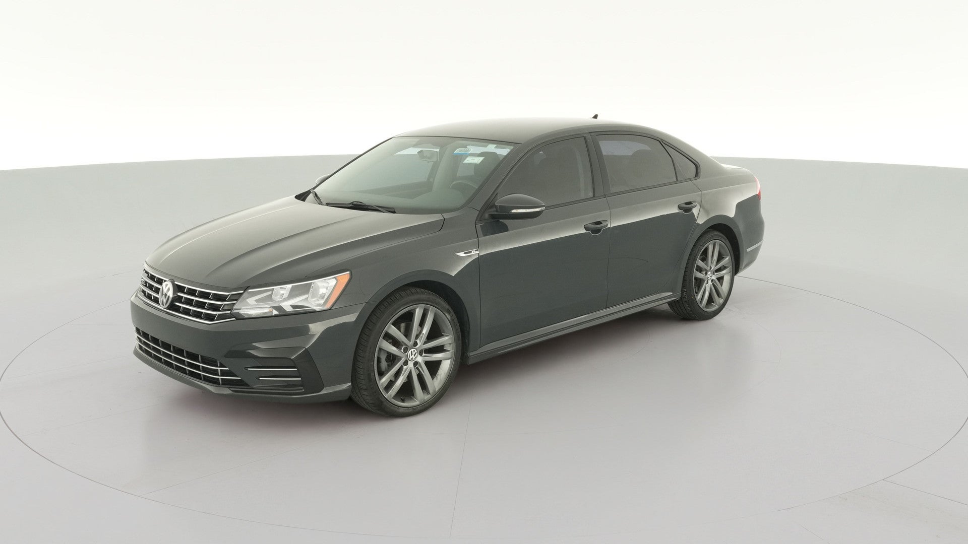 2018 Volkswagen Passat vehicle photo