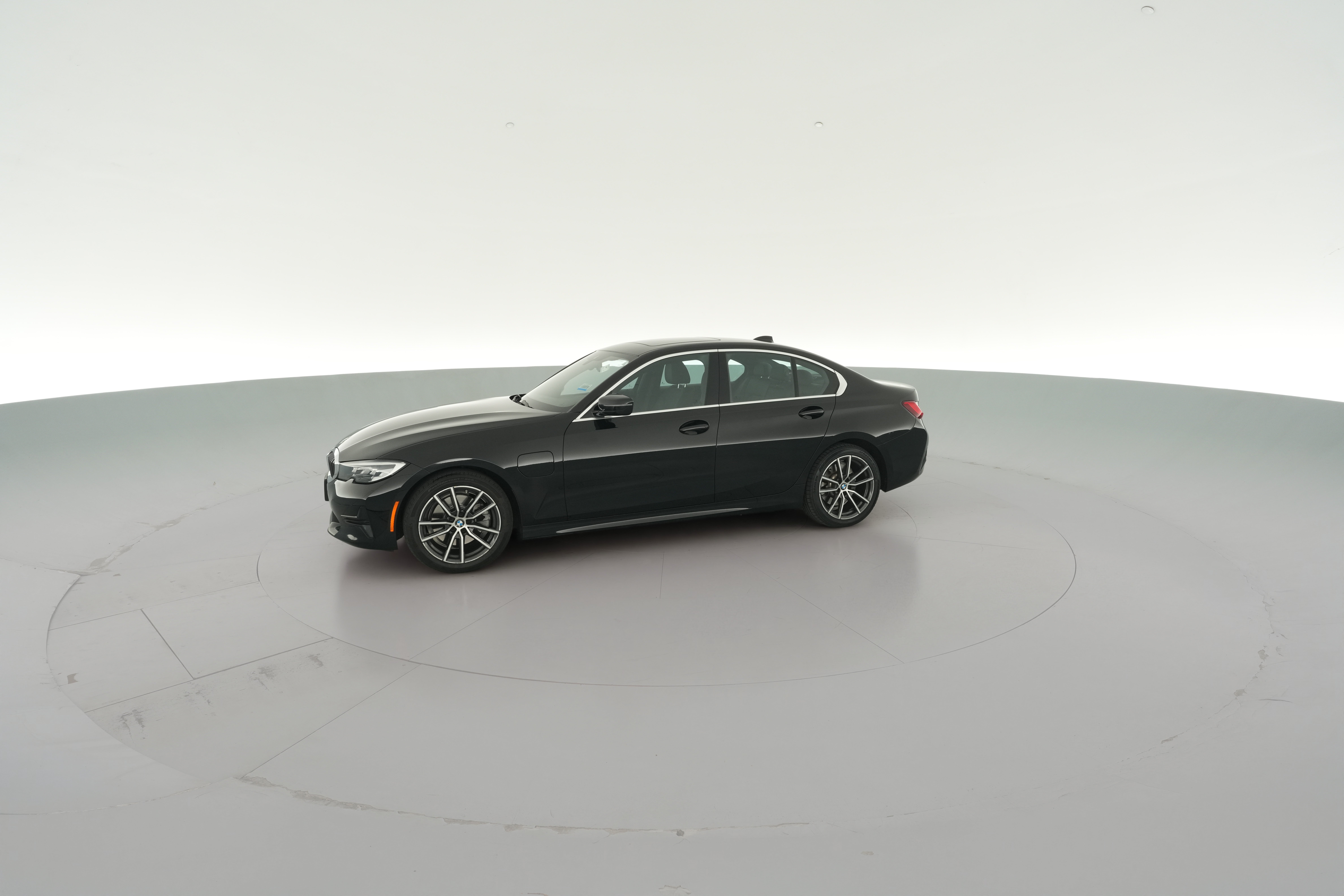 2021 BMW 3 Series 330e - Photo 25