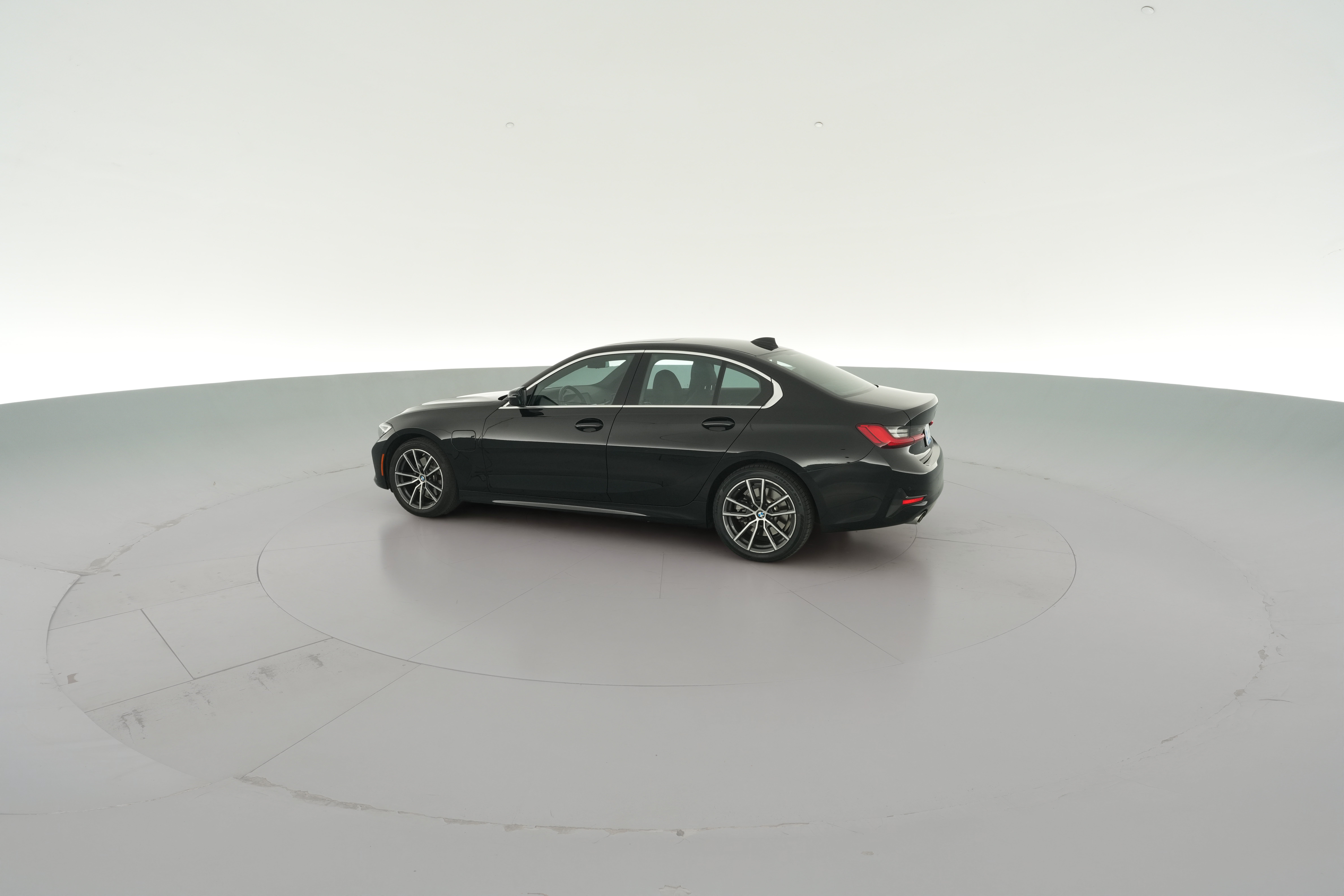 2021 BMW 3 Series 330e - Photo 27