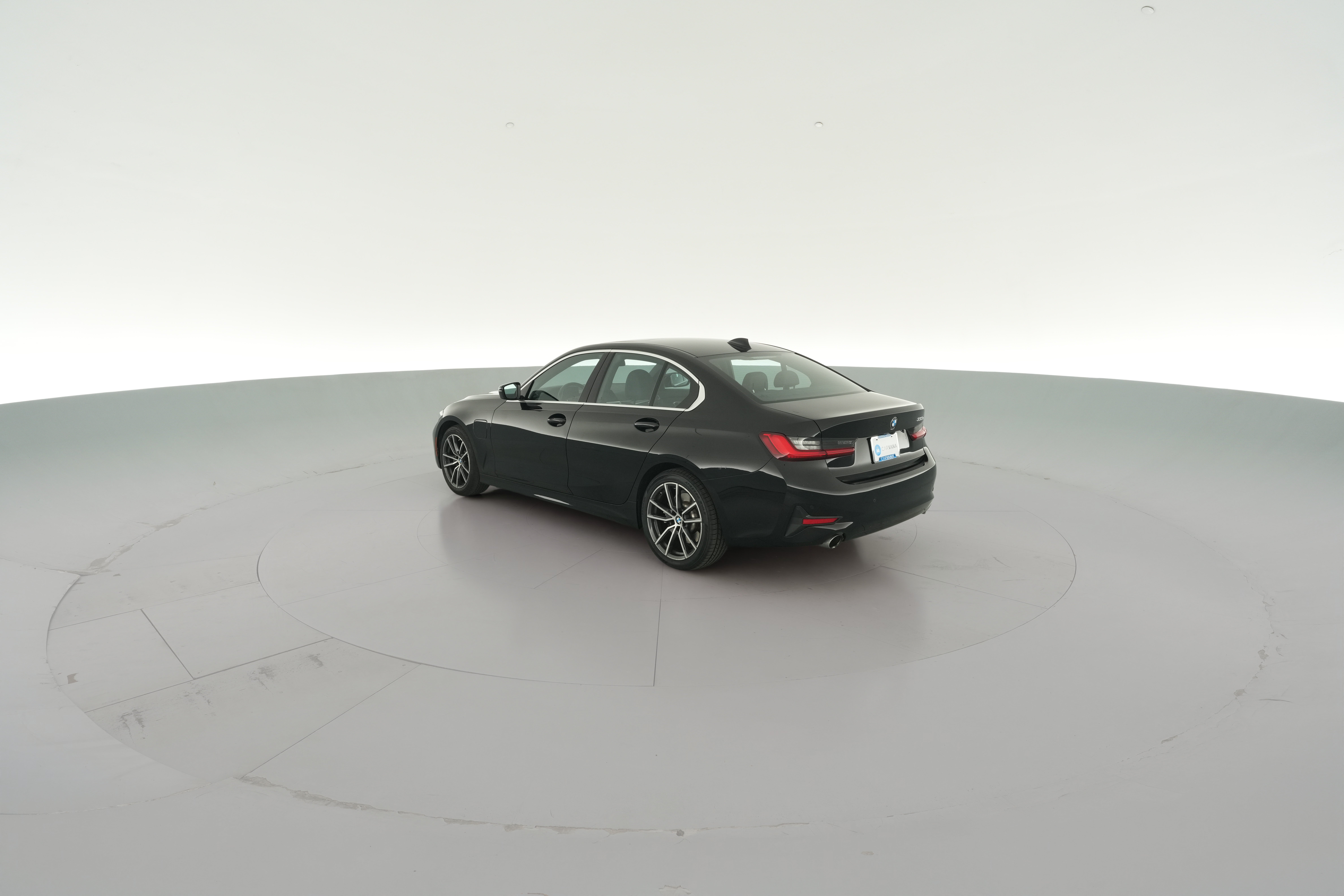 2021 BMW 3 Series 330e - Photo 28