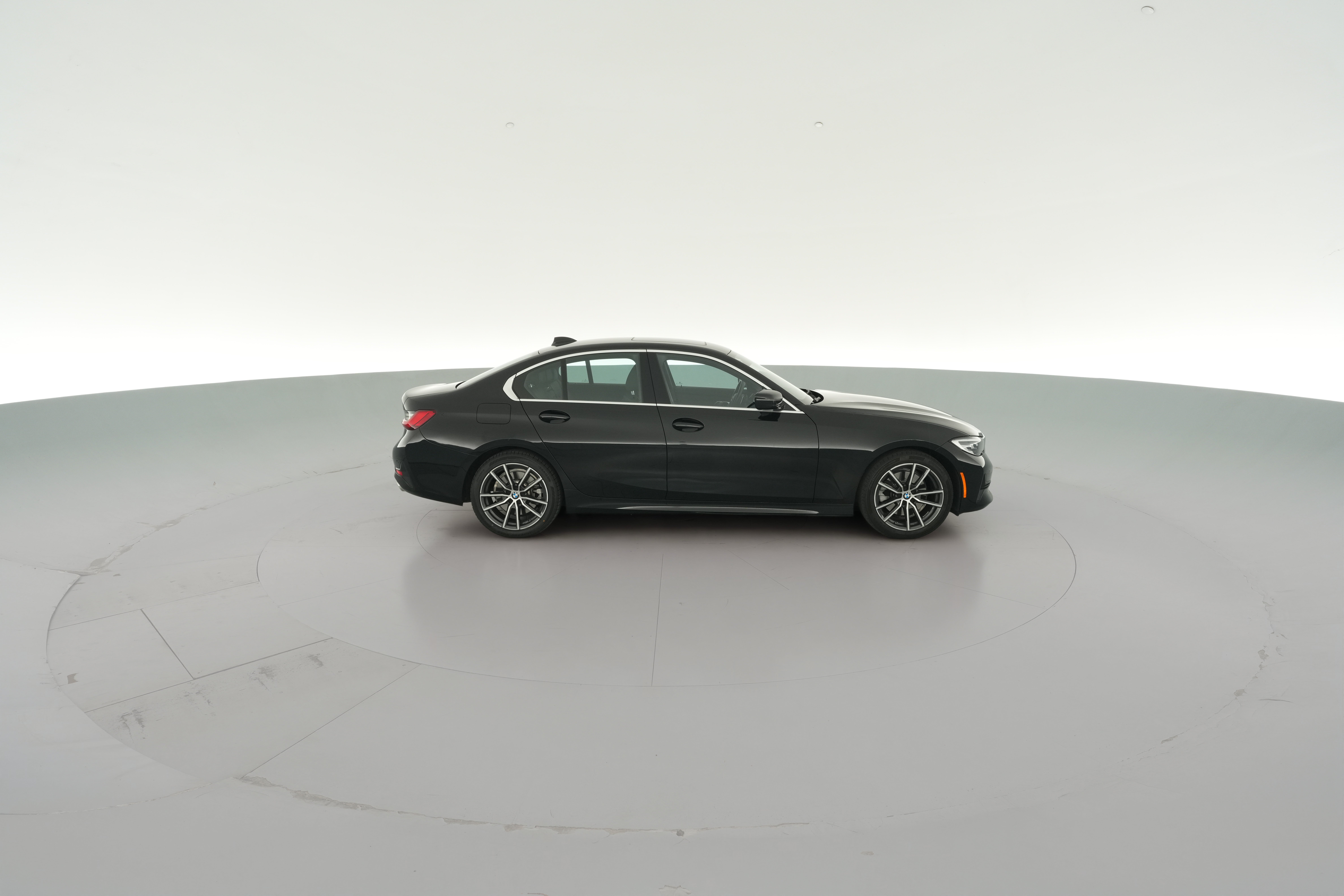 2021 BMW 3 Series 330e - Photo 34