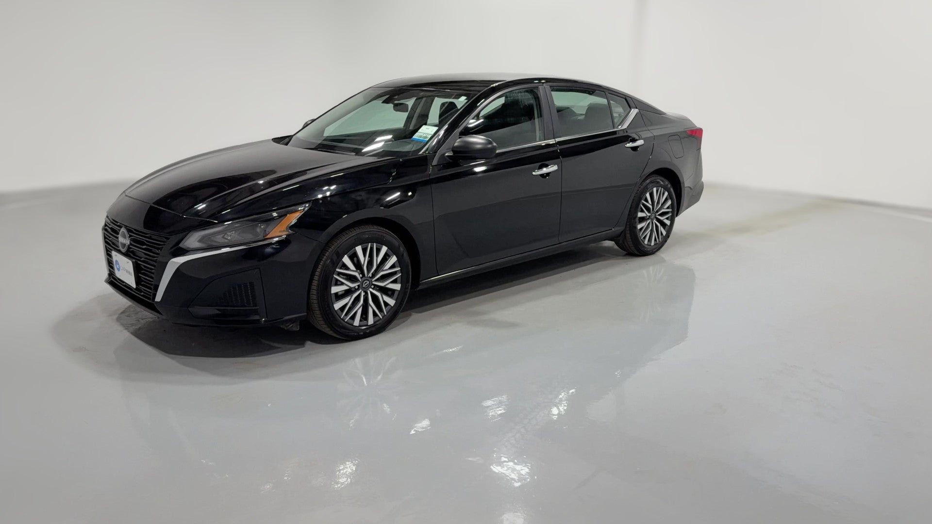 2025 Nissan Altima vehicle photo