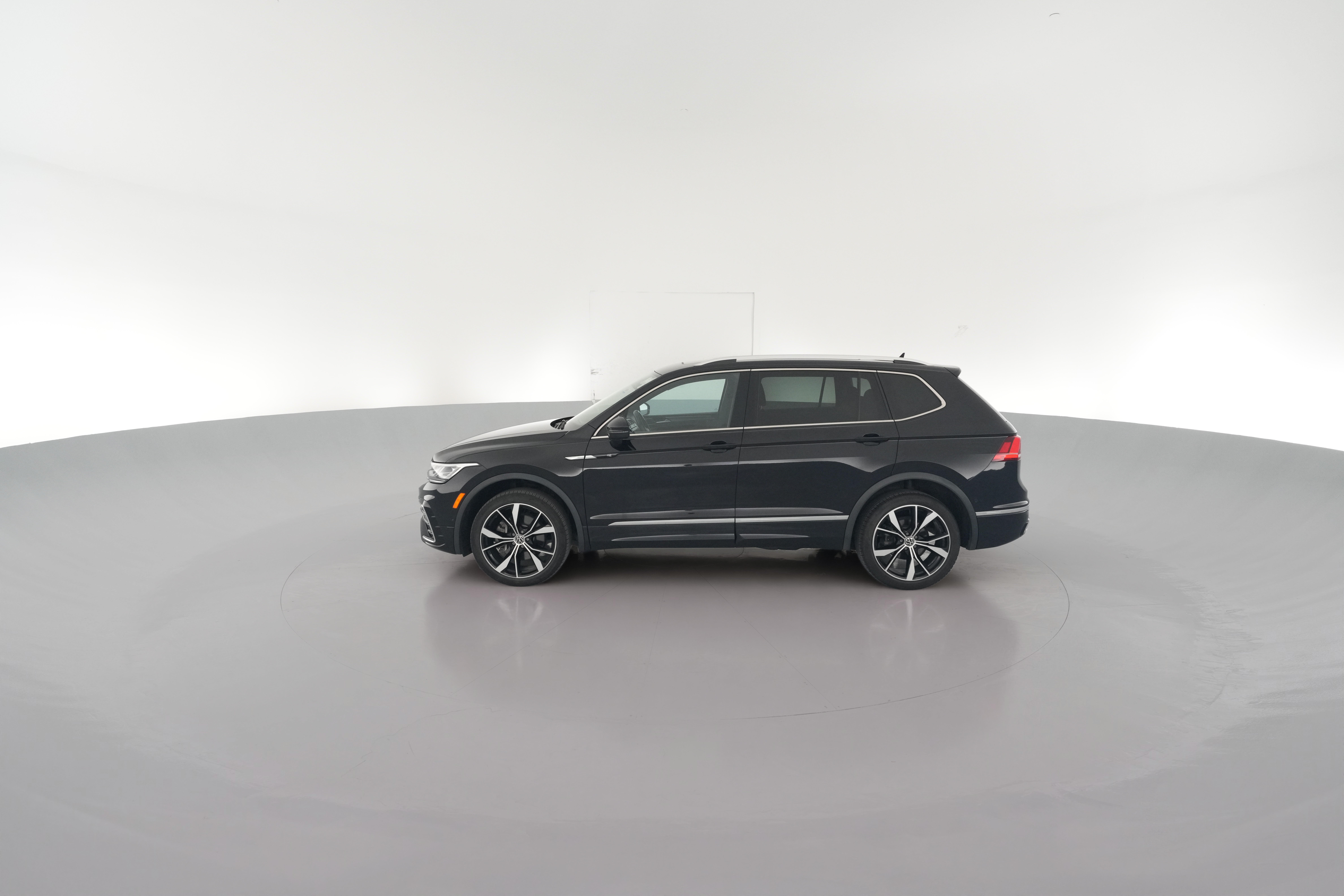 2023 Volkswagen Tiguan SEL R-LINE - Photo 31