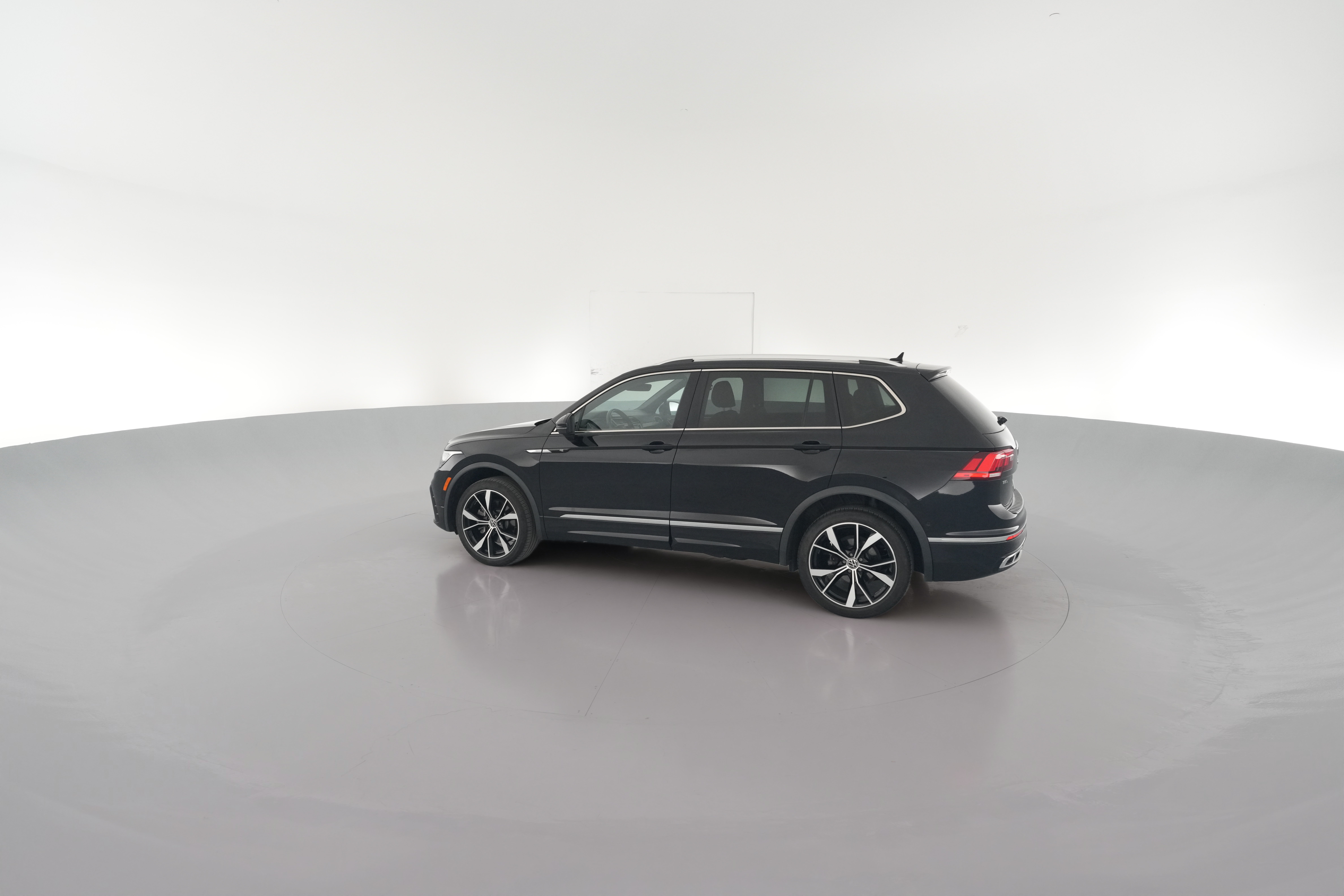 2023 Volkswagen Tiguan SEL R-LINE - Photo 32