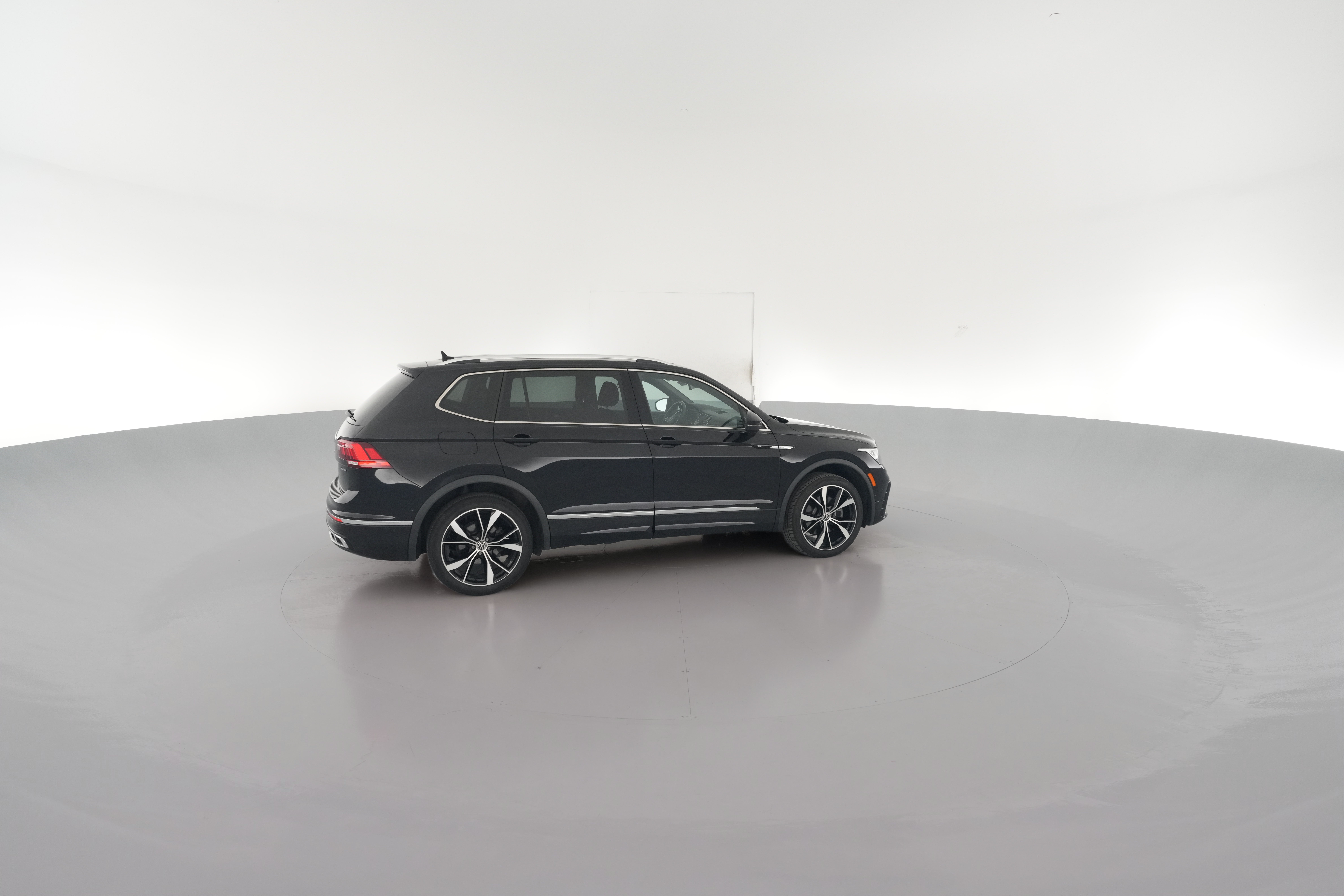 2023 Volkswagen Tiguan SEL R-LINE - Photo 38