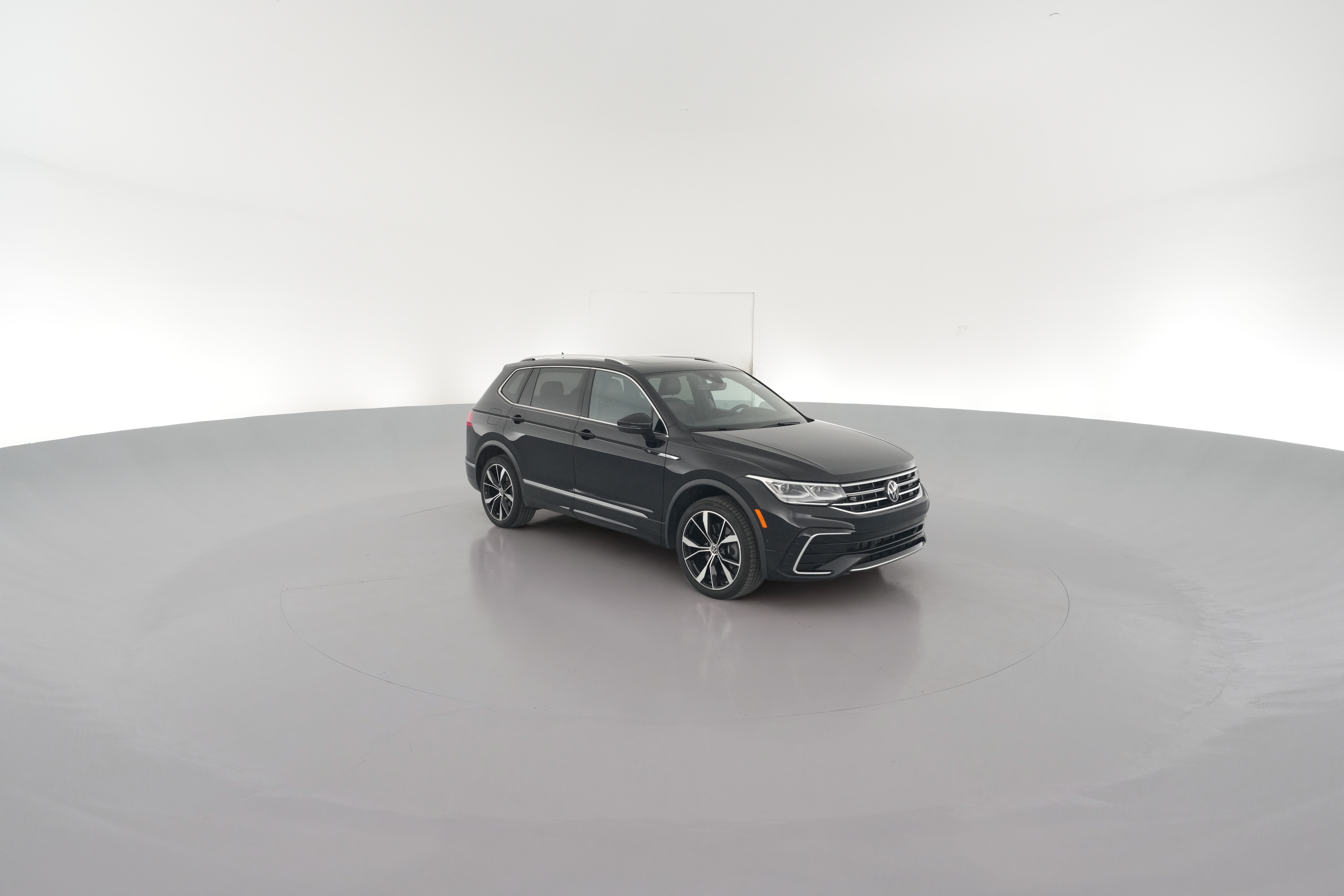 2023 Volkswagen Tiguan SEL R-LINE - Photo 41