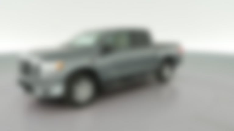 2017 Nissan Titan Crew Cab vehicle photo