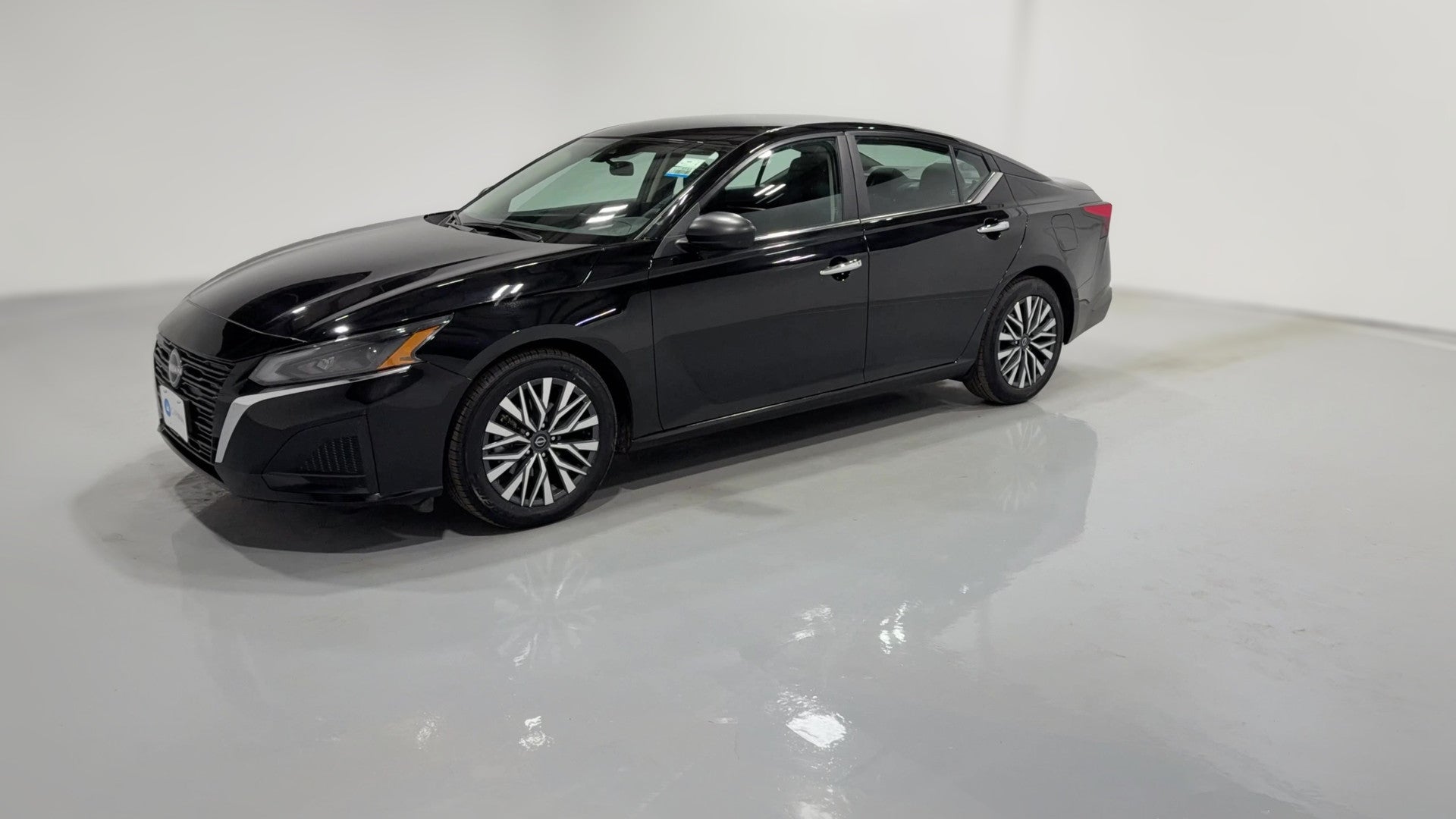 2025 Nissan Altima vehicle photo