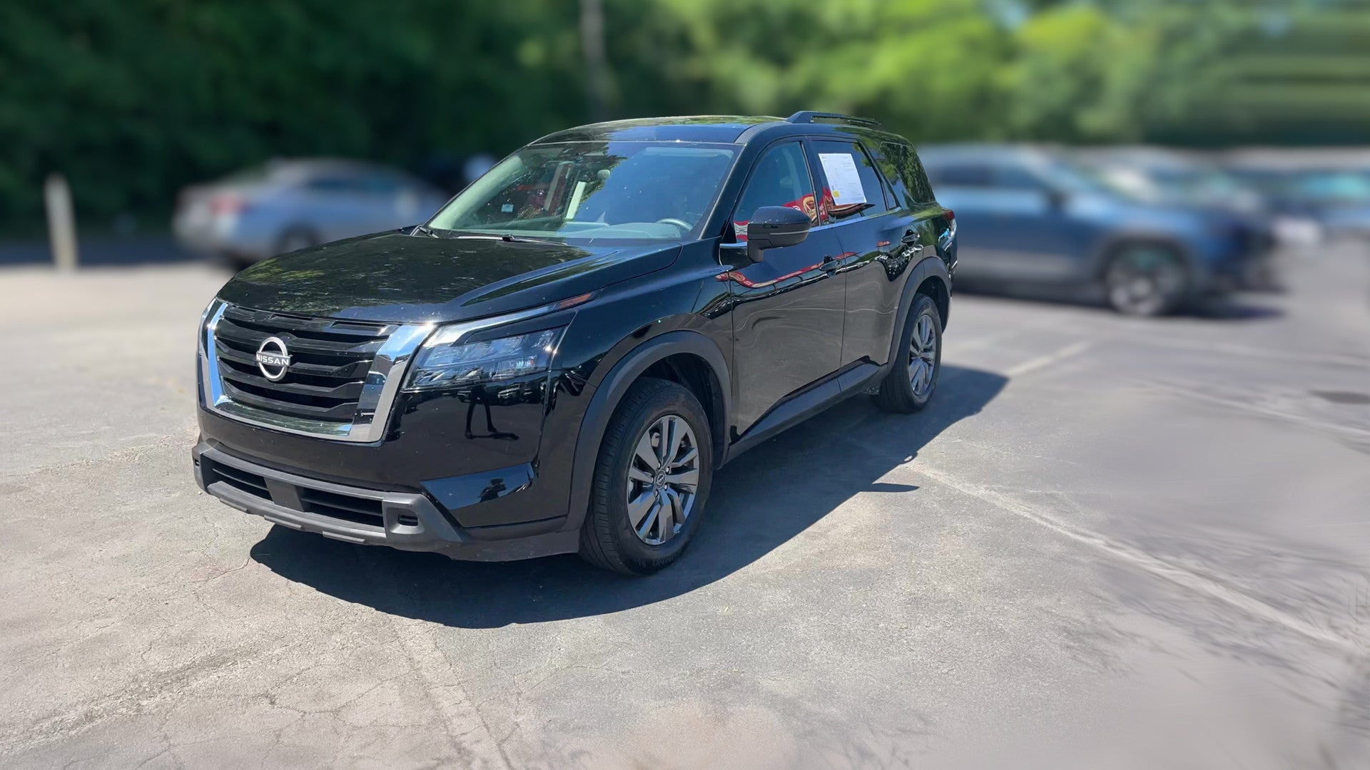 2025 Nissan Pathfinder vehicle photo