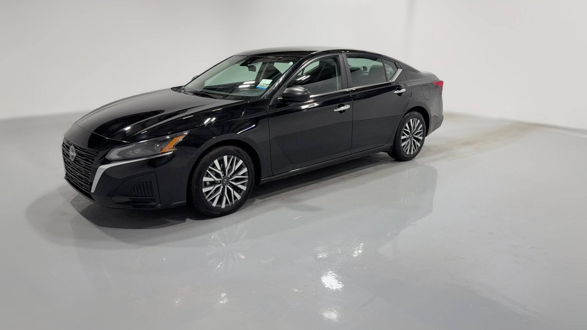 2025 Nissan Altima vehicle photo