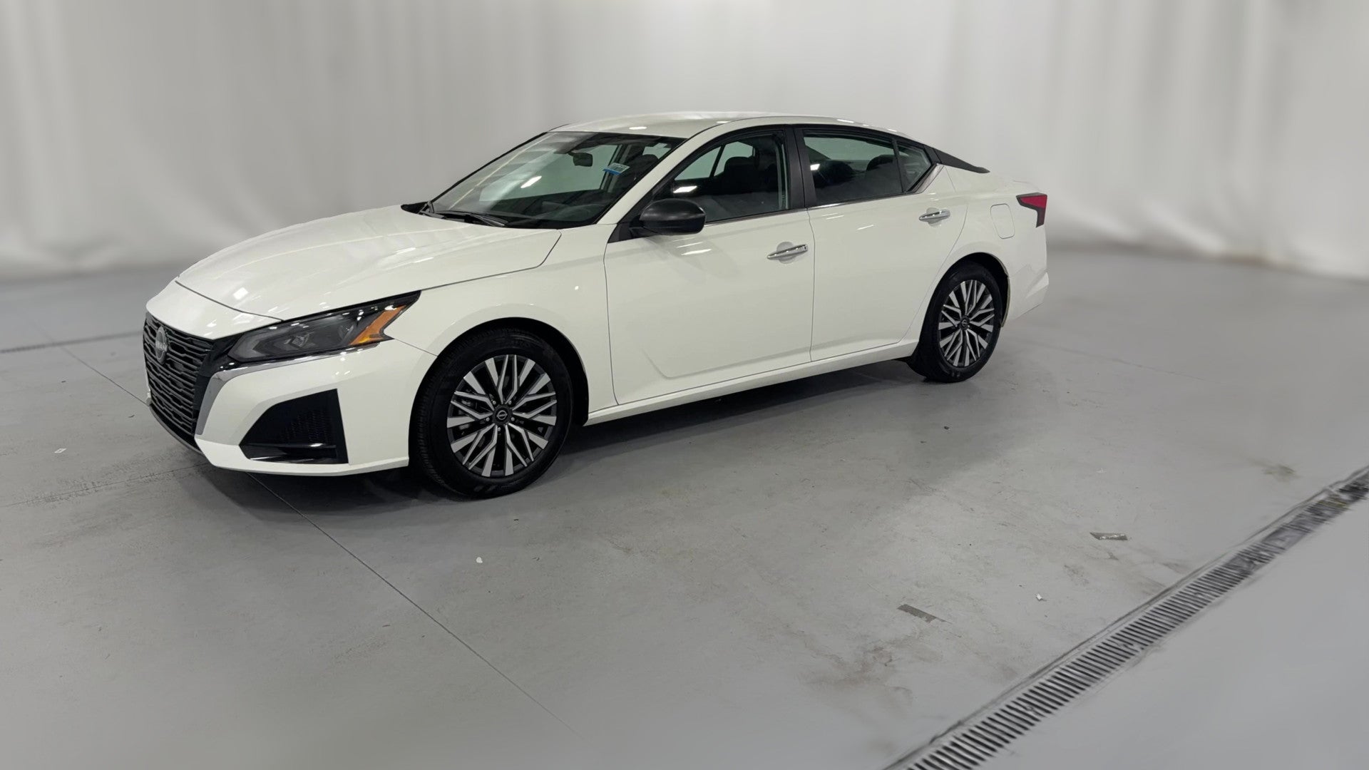2025 Nissan Altima vehicle photo