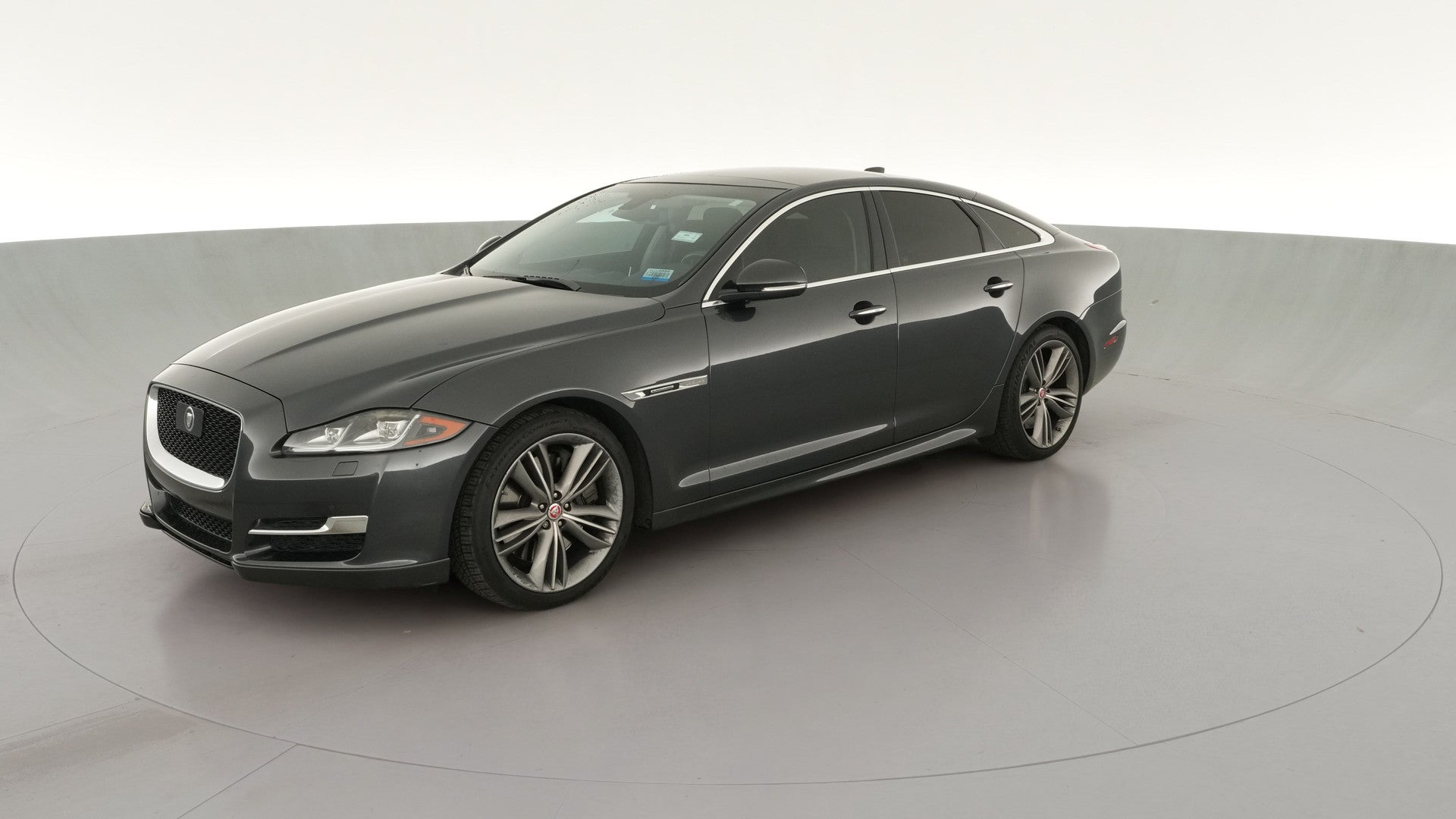 2017 Jaguar XJ vehicle photo