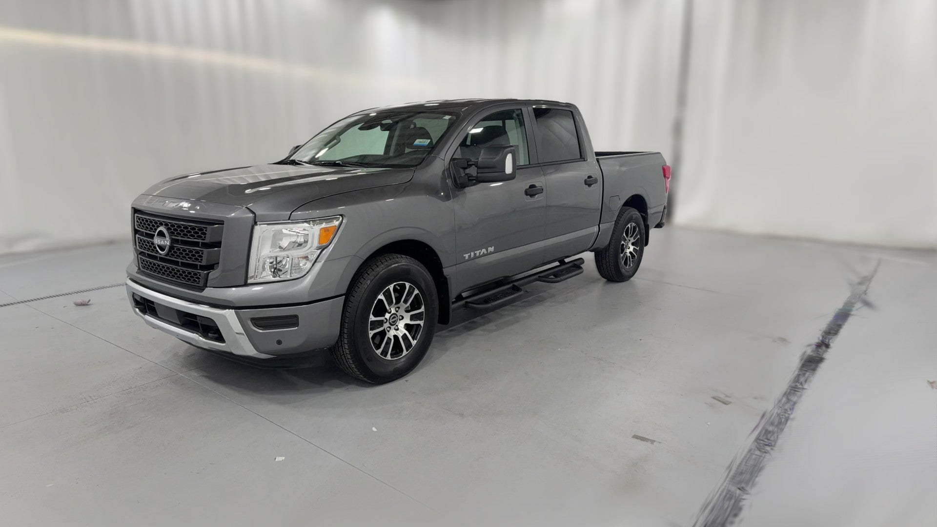 2024 Nissan Titan Crew Cab vehicle photo