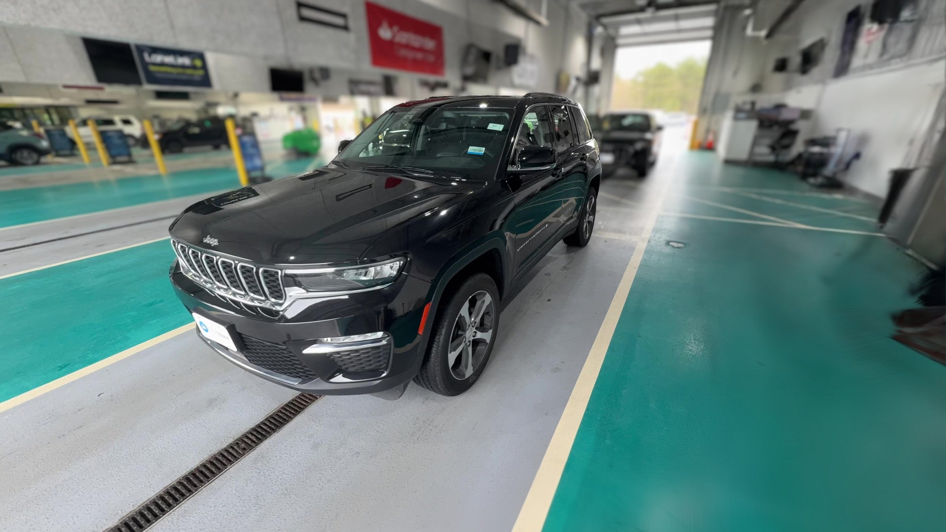 2023 Jeep Grand Cherokee vehicle photo
