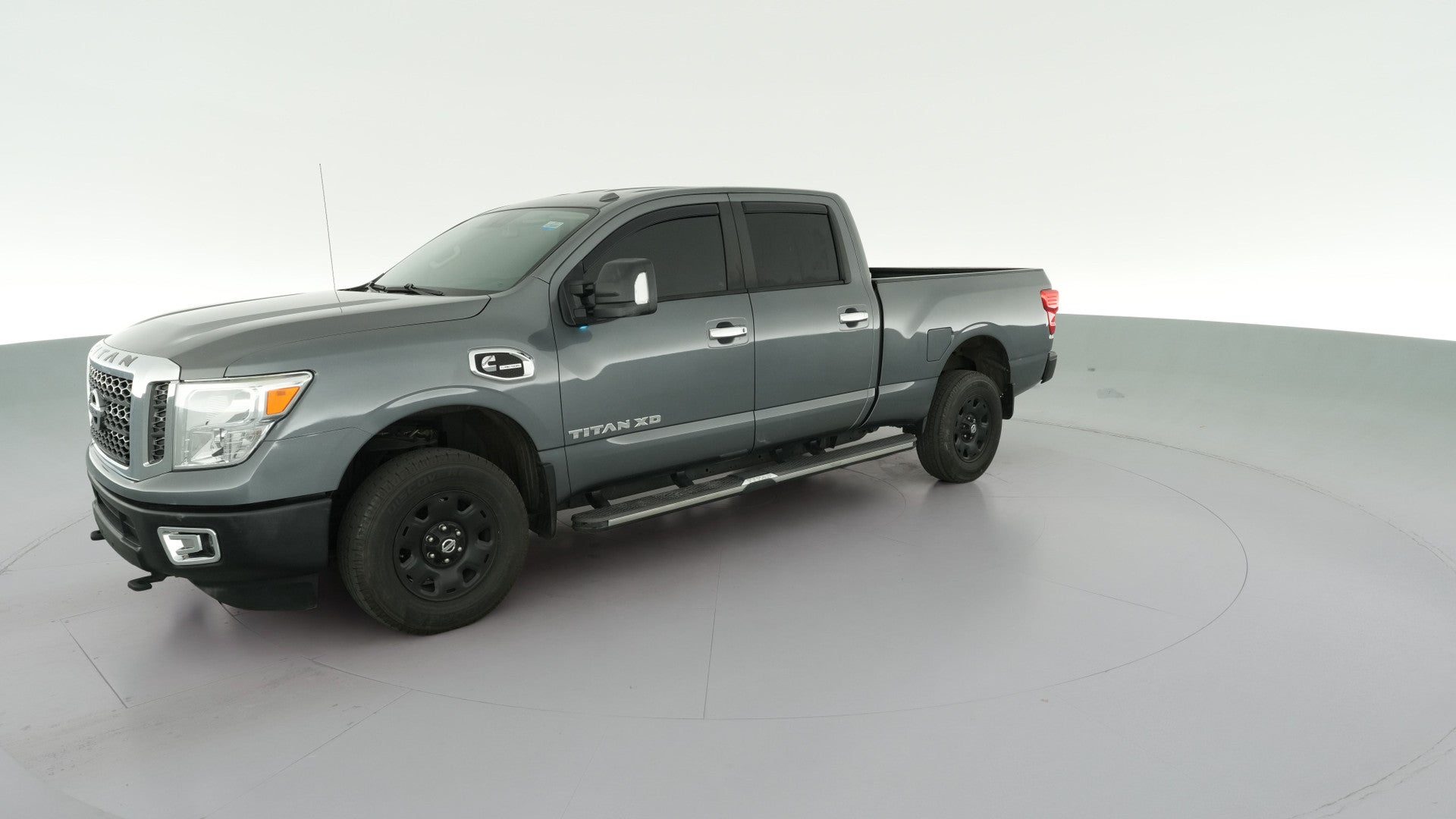2017 Nissan TITAN XD Crew Cab vehicle photo