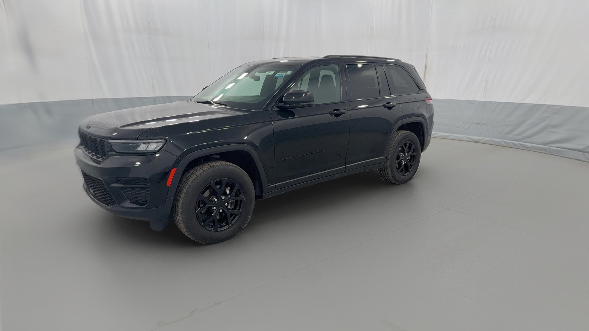 2025 Jeep Grand Cherokee vehicle photo